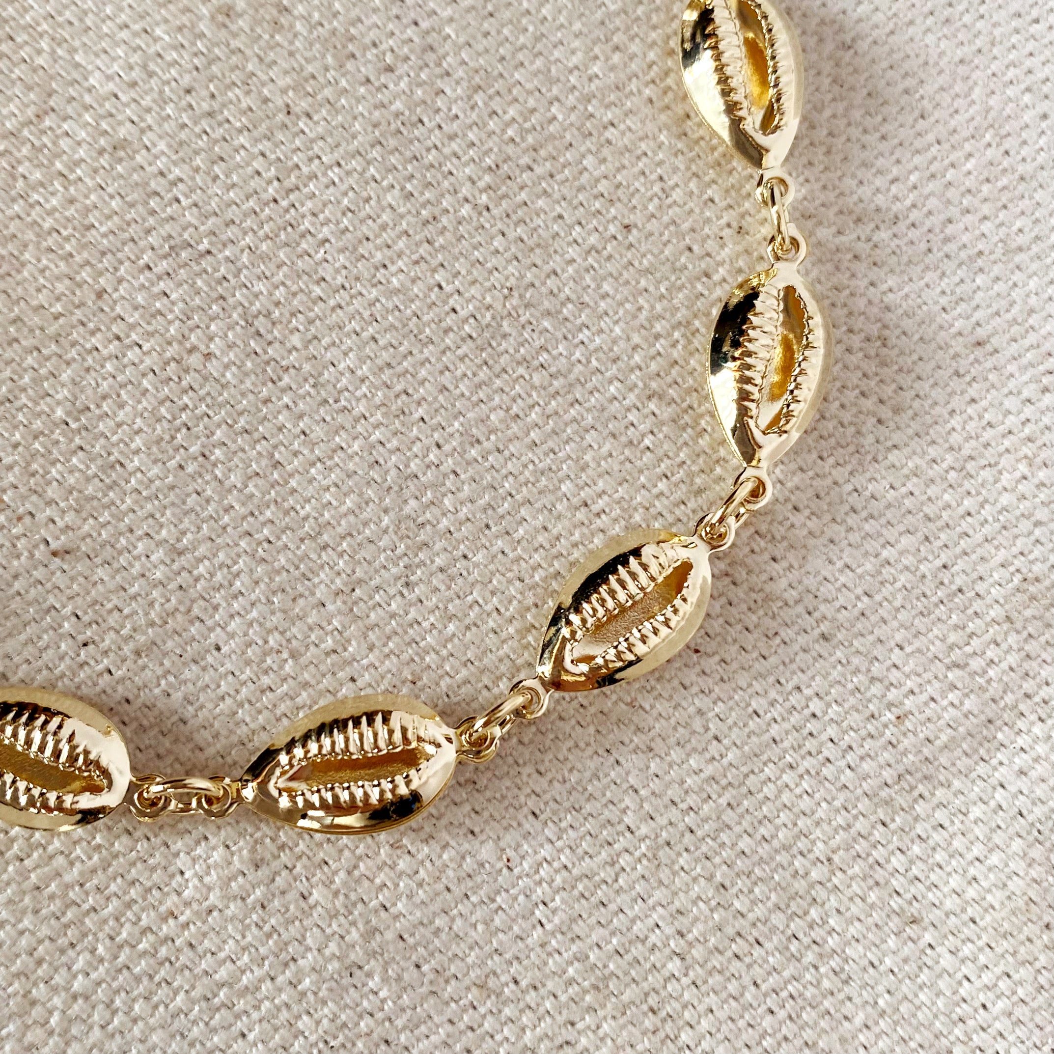 18K Gold Filled Cowrie Shell Bracelet for Women - Boho Beach Jewelry, Summer Vacation Accessories, Gift for Her - Perfect for Beach Parties, Weddings & Boho Fashion