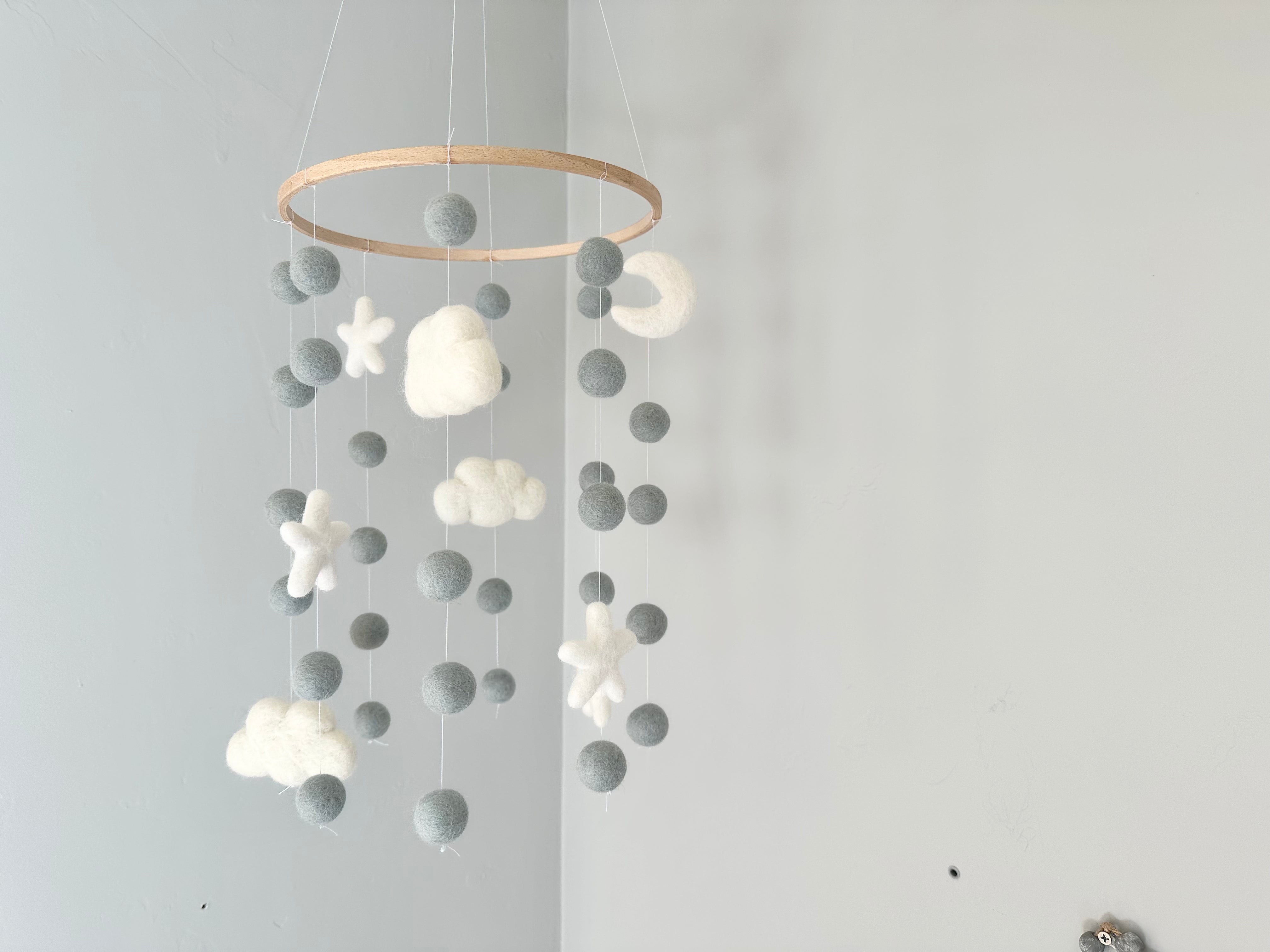 Cloudy White Sky Ceiling Mobile - Dreamy Nursery Decor for Baby Room & Kids Bedroom - Perfect for Newborn Gifts & Relaxing Sleep Environment