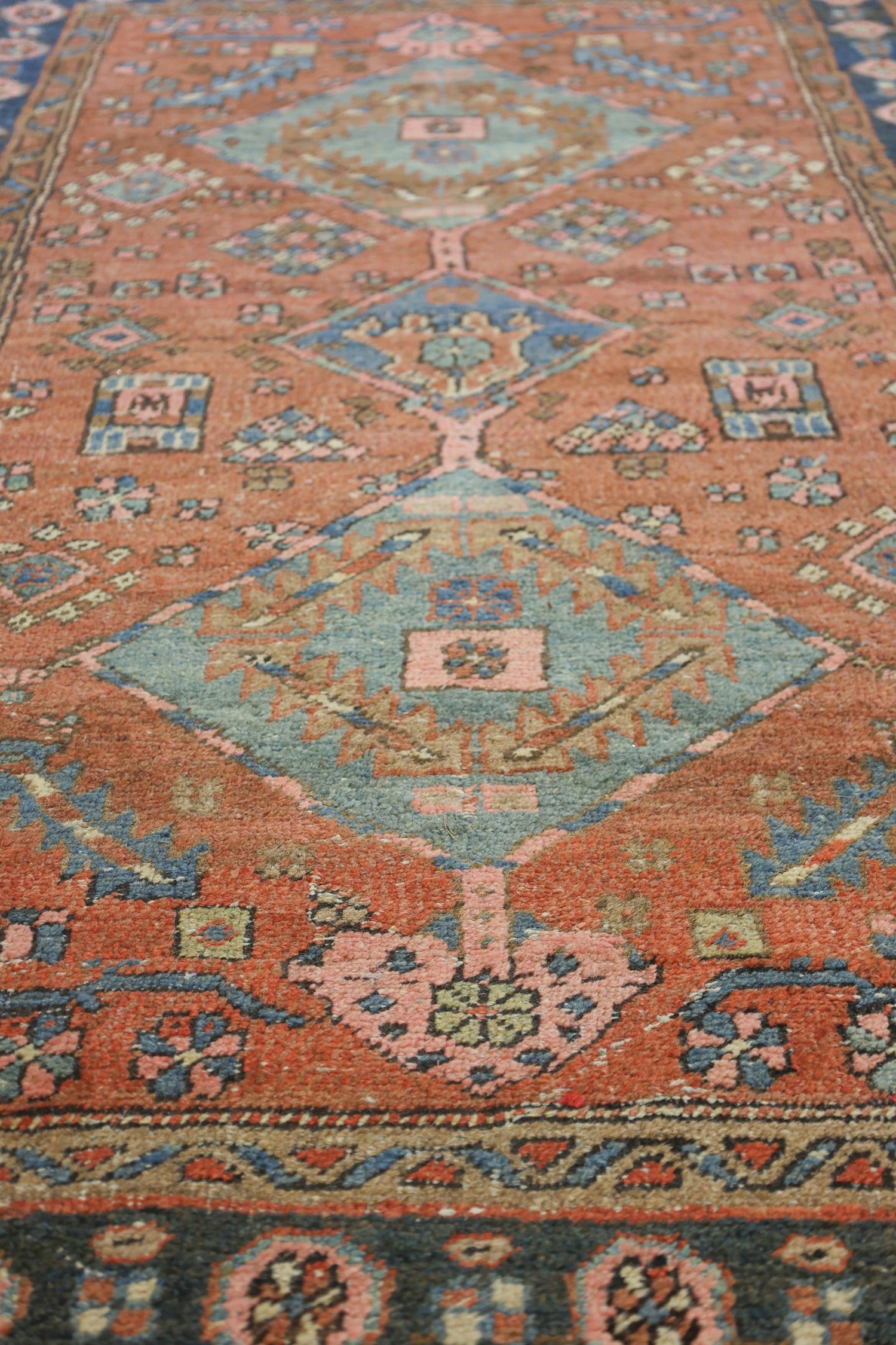 Handwoven Antique Heriz Tribal Rug J75382 - Authentic Persian Carpet for Living Room, Bedroom & Home Decor