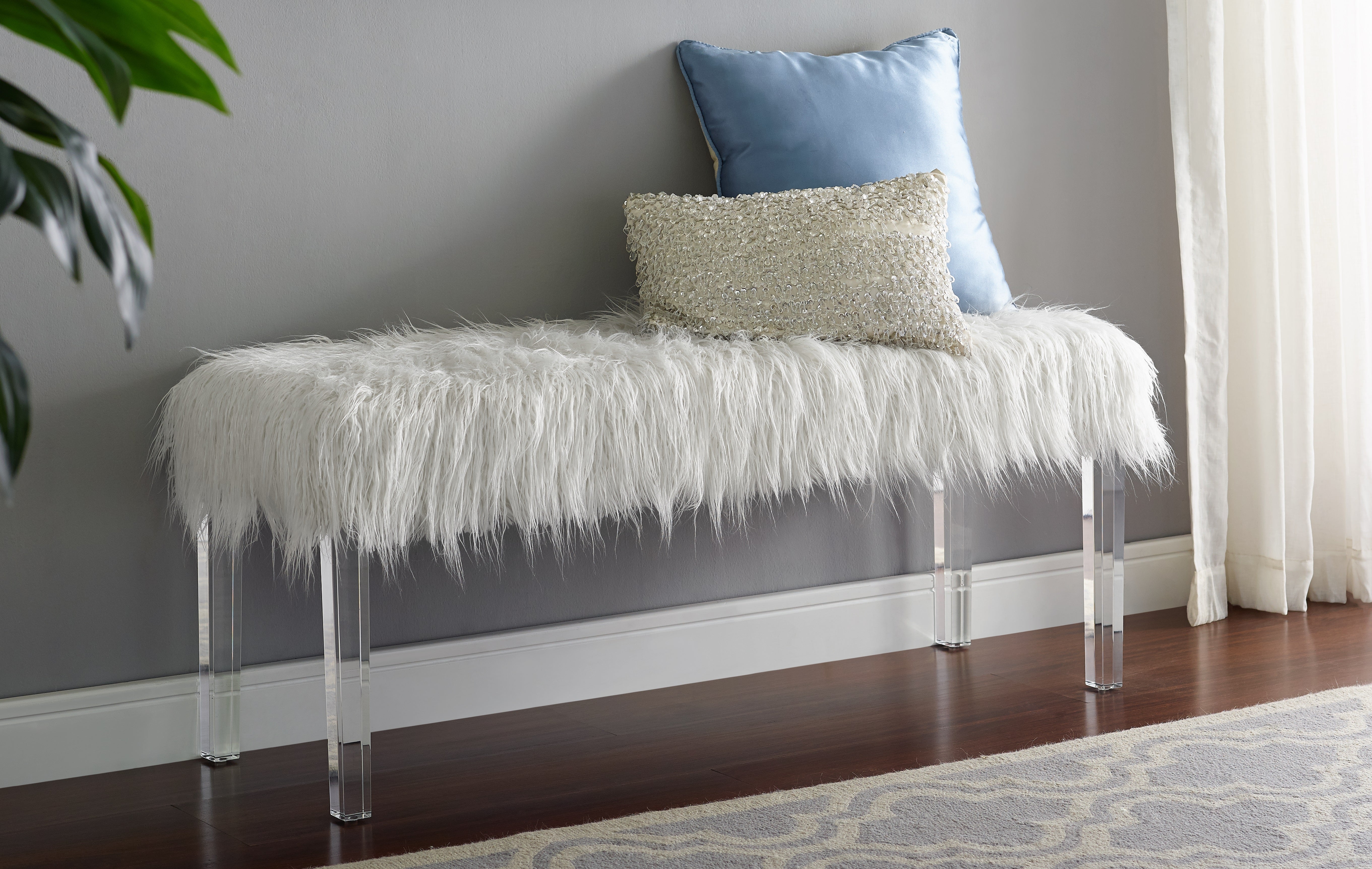 Roundhill Furniture White Faux Fur Bench with Clear Acrylic Legs - Stylish Seating for Bedroom, Living Room & Entryway