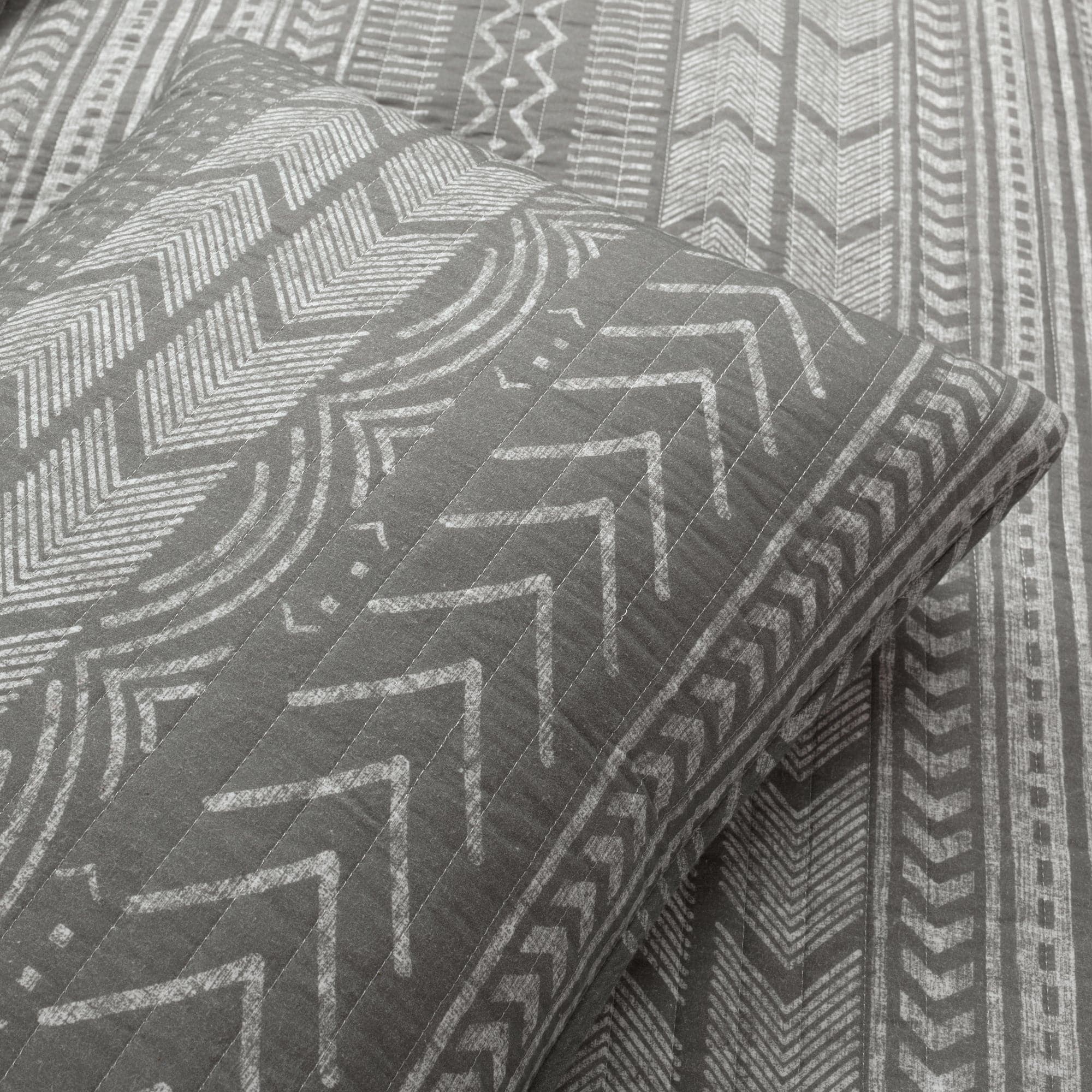 Hygge Geo Quilt 3 Piece Set - Soft Geometric Pattern Bedding for Cozy Bedroom Decor | Perfect for Master Bedroom, Guest Room & Dorm
