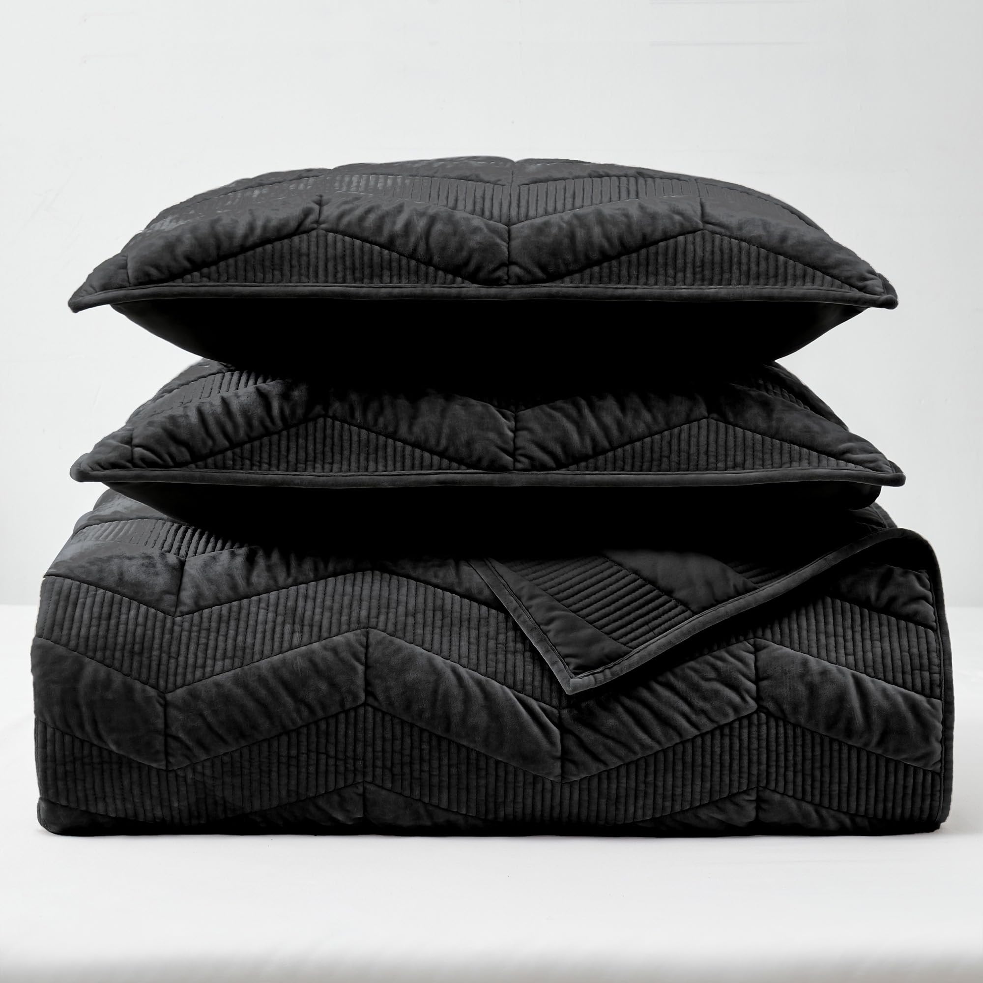 SHALALA Velvet Quilt Set Queen Size - Ultra Soft Luxury Lightweight Summer Comforter Set with Geometric Pattern | Oversized Bedspread Coverlet Includes 2 Shams | All-Season Use for Bedroom Decor (Black, Full/Queen) - Perfect for Guest Rooms, Master Bedrooms & Cozy Home Styling