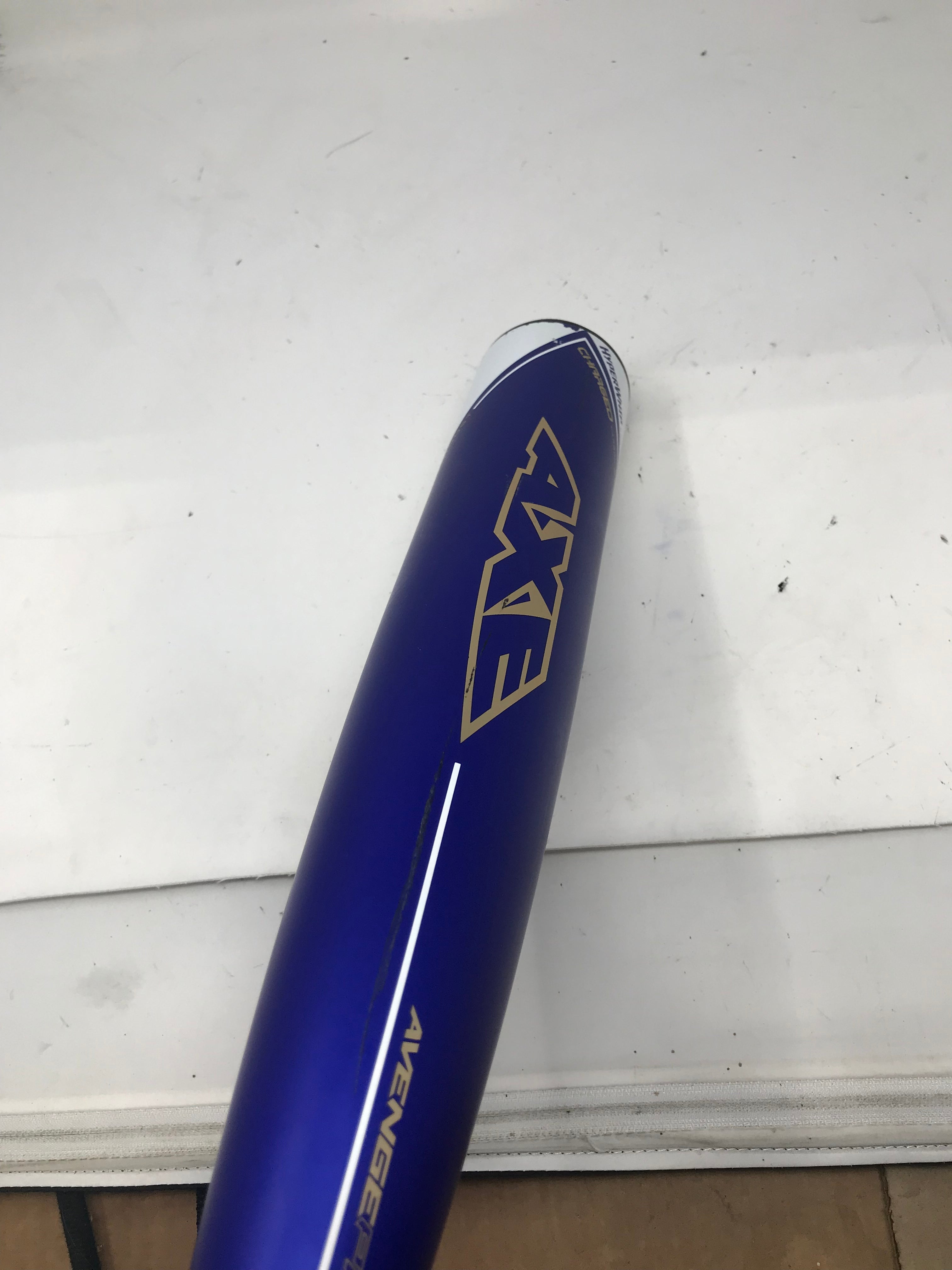 2023 New Avenge Pro USSSA Baseball Bat - 3 Piece Composite Axe Bat in Blue/White | Perfect for Youth & Adult Baseball Games, Training, and Tournaments
