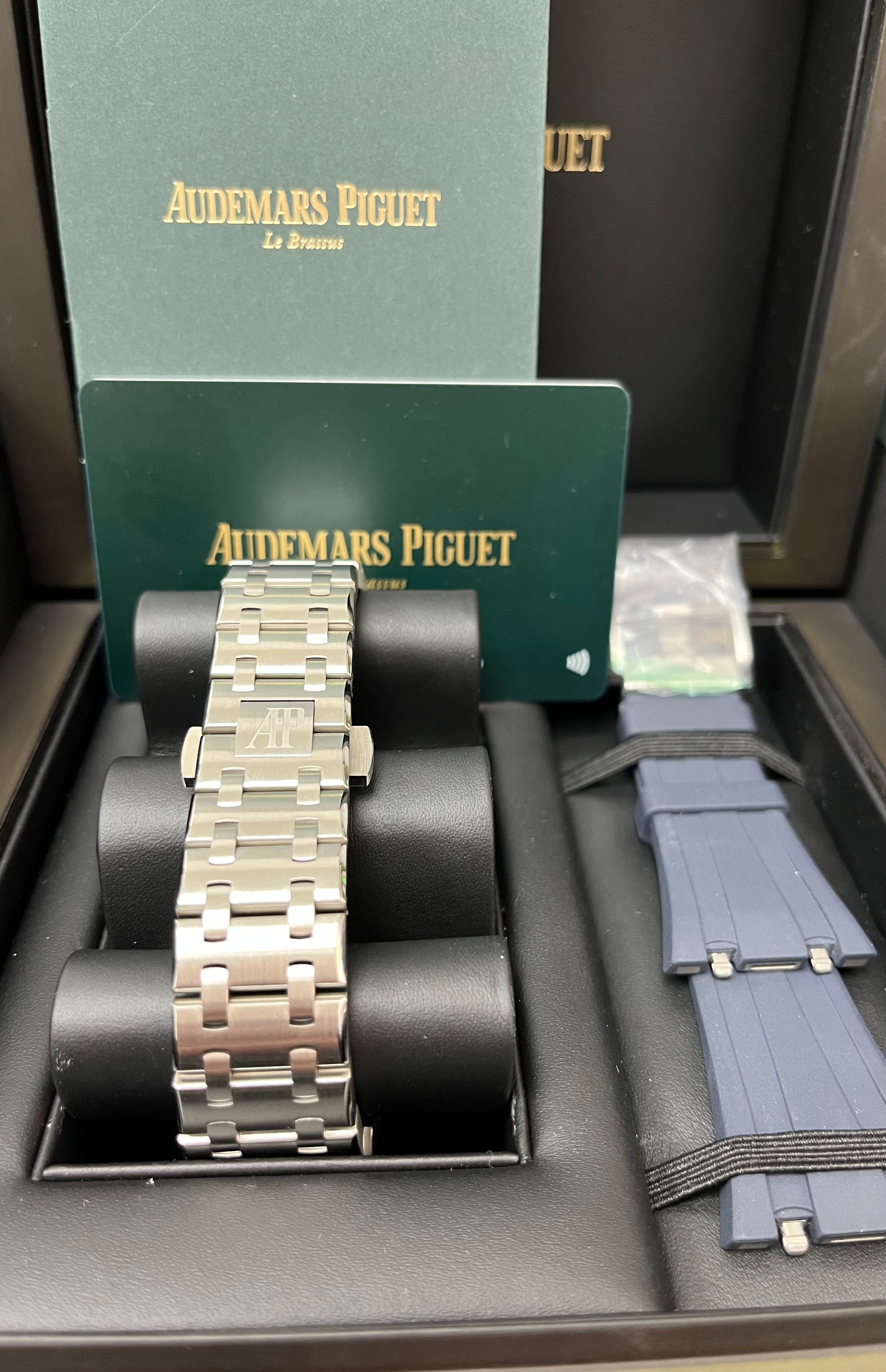 Audemars Piguet Royal Oak Offshore 42mm Chronograph Men's Watch 26238ST.OO.2000ST.01 - Luxury Stainless Steel Sports Watch for Business, Gifting & Special Occasions
