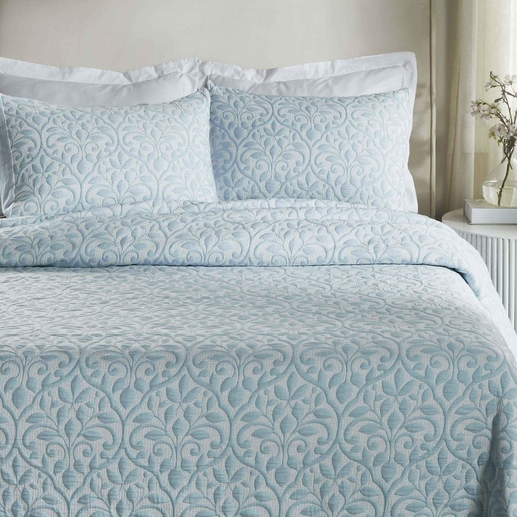 Premium Vineyard Cotton Blend Medium Weight Matelasse Woven Coverlet - Soft Bedspread for All Seasons | Perfect for Guest Rooms, Master Bedrooms & Cozy Home Decor