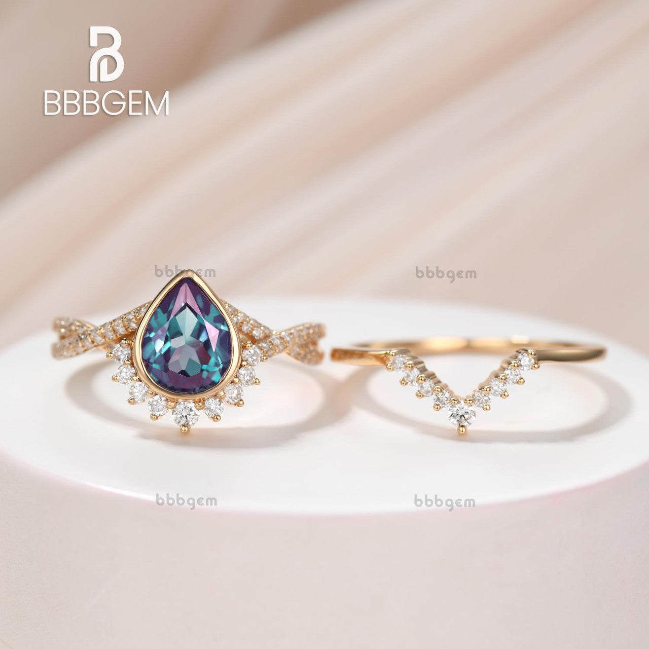 Vintage Pear Shaped Alexandrite Moissanite Engagement Ring Set - 14K Gold Wedding Band for Women, Unique Promise & Bridal Jewelry Gift for Anniversary, Proposal & Special Occasions