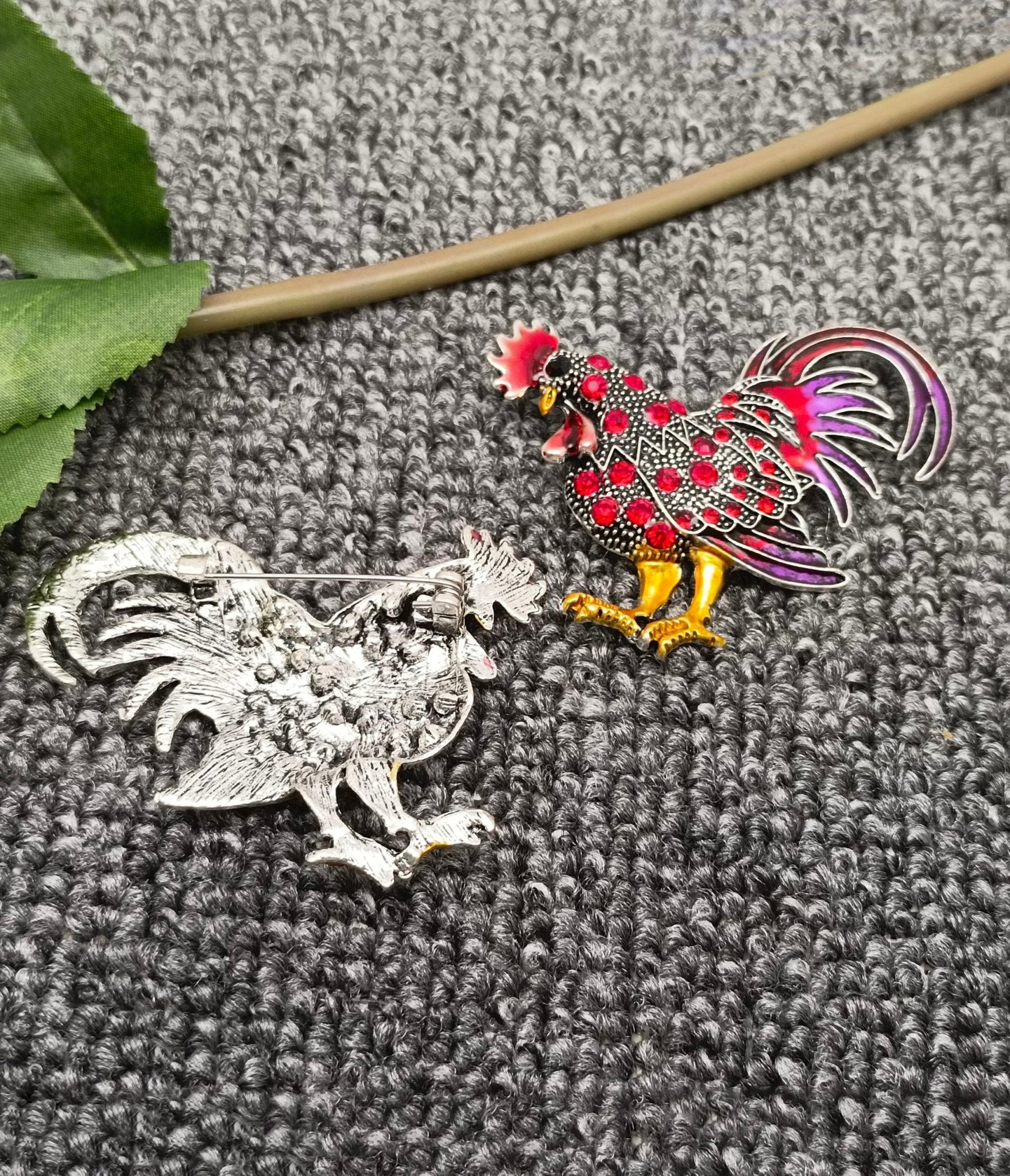 Elegant Red Rhinestone Rooster Brooch Pin - Vintage Style Jewelry for Women - Perfect for Blazers, Scarves & Special Occasions