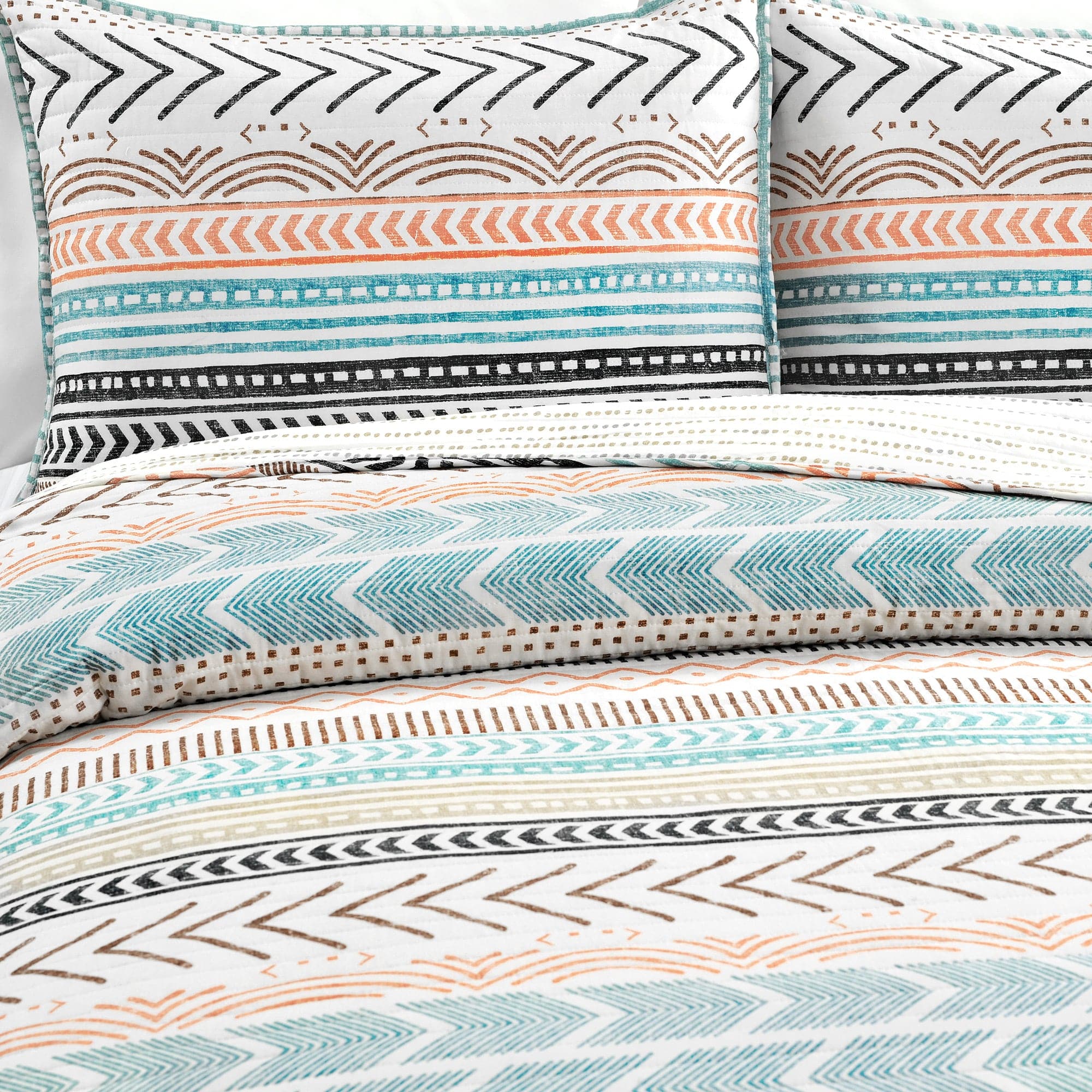 Cozy Hygge Geo Quilt 3-Piece Bedding Set - Soft Geometric Pattern Comforter with Matching Pillow Shams - Perfect for Bedroom, Guest Room & Dorm Decor