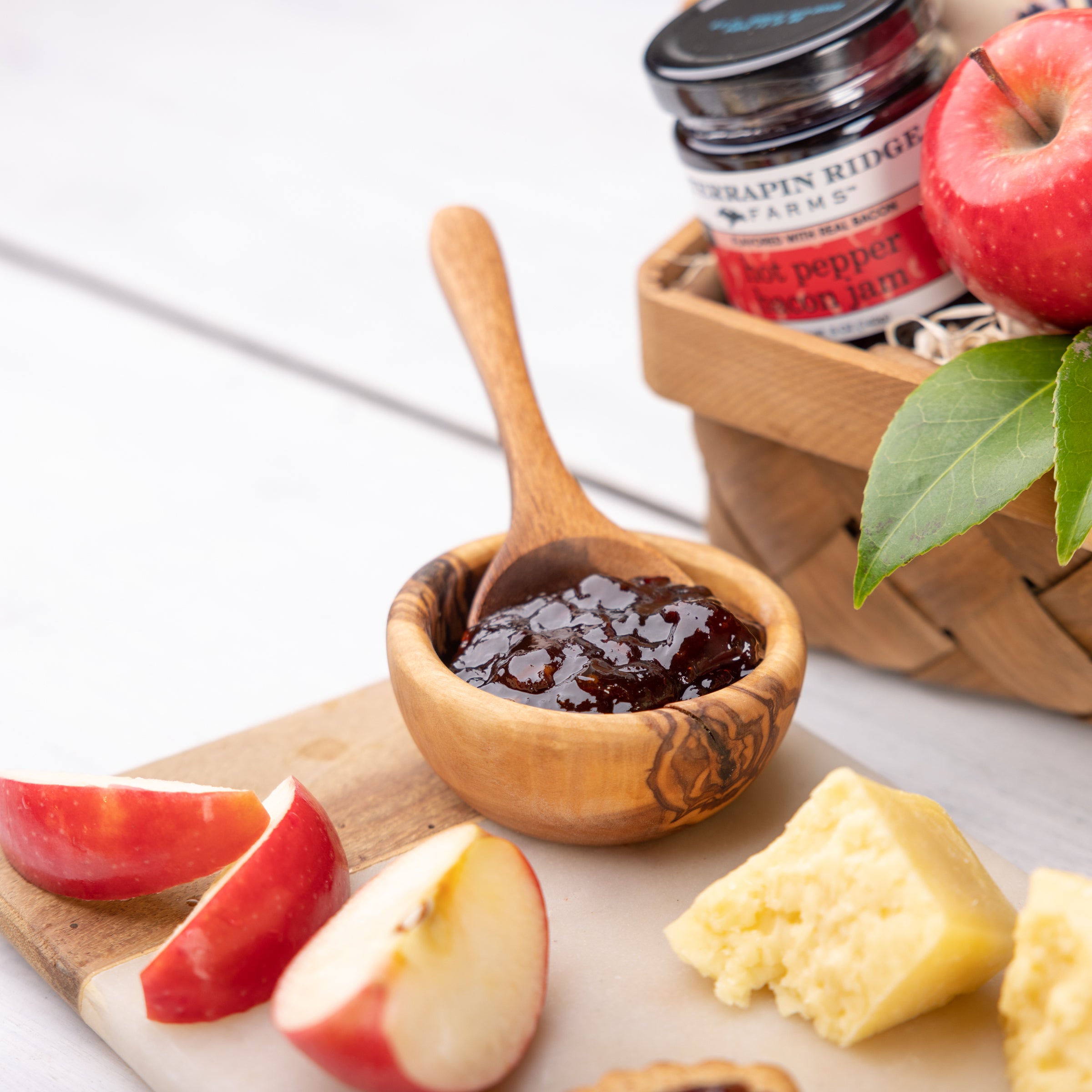 Elegant Sunday Brunch Basket Set - Perfect for Outdoor Picnics, Bridal Showers & Mother's Day Gifts