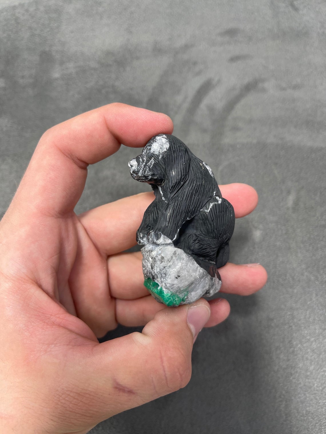 Natural Colombian Emerald Rough Crystal Dog Sculpture - Handcrafted Gemstone Figurine for Home Decor, Feng Shui, and Jewelry Making