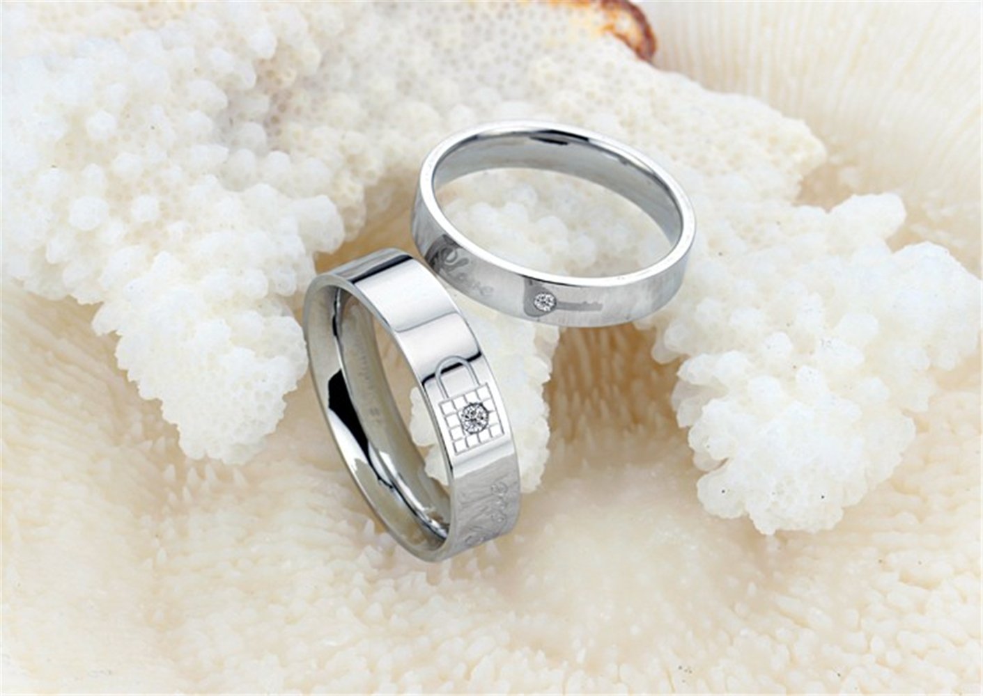Unique White Titanium Stainless Steel Couple Rings with Love Lock & Key Design, Crystal Inlay Engagement Wedding Bands for Him & Her - Perfect for Anniversaries, Valentine's Day Gifts and Romantic Proposals