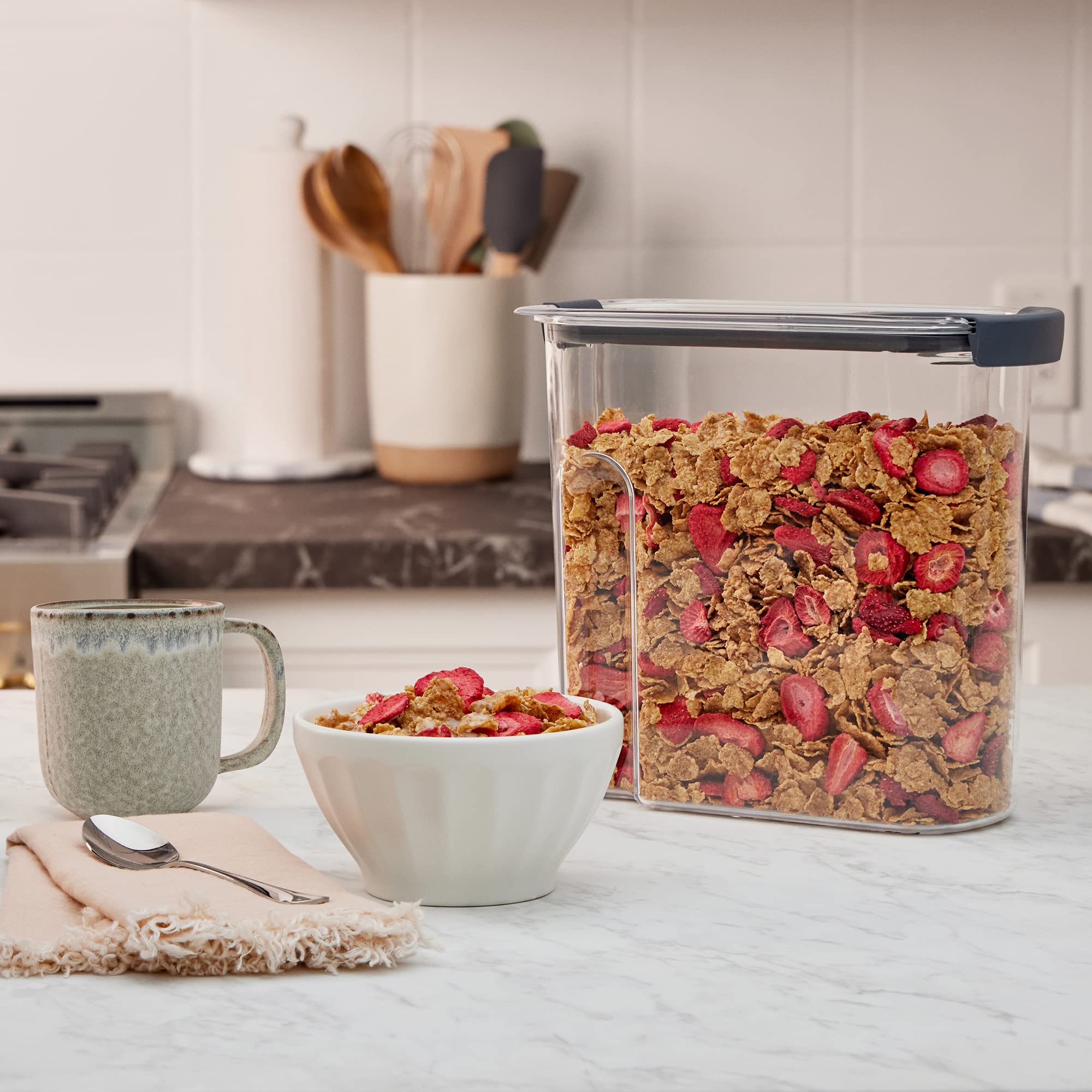 Rubbermaid Brilliance 32oz Airtight Food Storage Container - BPA-Free, Shatterproof & Dishwasher-Safe for Cereal, Snacks, Flour & Dry Goods | Perfect for Kitchen Pantry Organization & Meal Prep