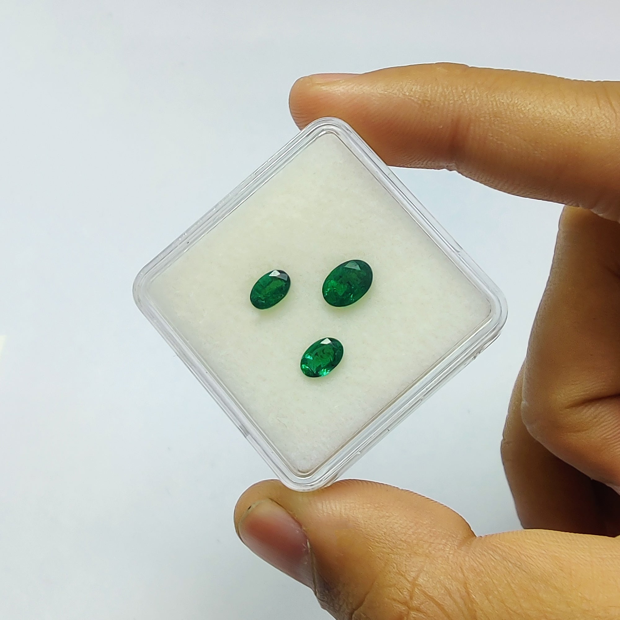 Natural Untreated Green Emerald Gemstone Set - 3pcs Oval Cut 1.75cts (6x4mm & 7x5mm) for Jewelry Making, Engagement Rings & Luxury Gifts