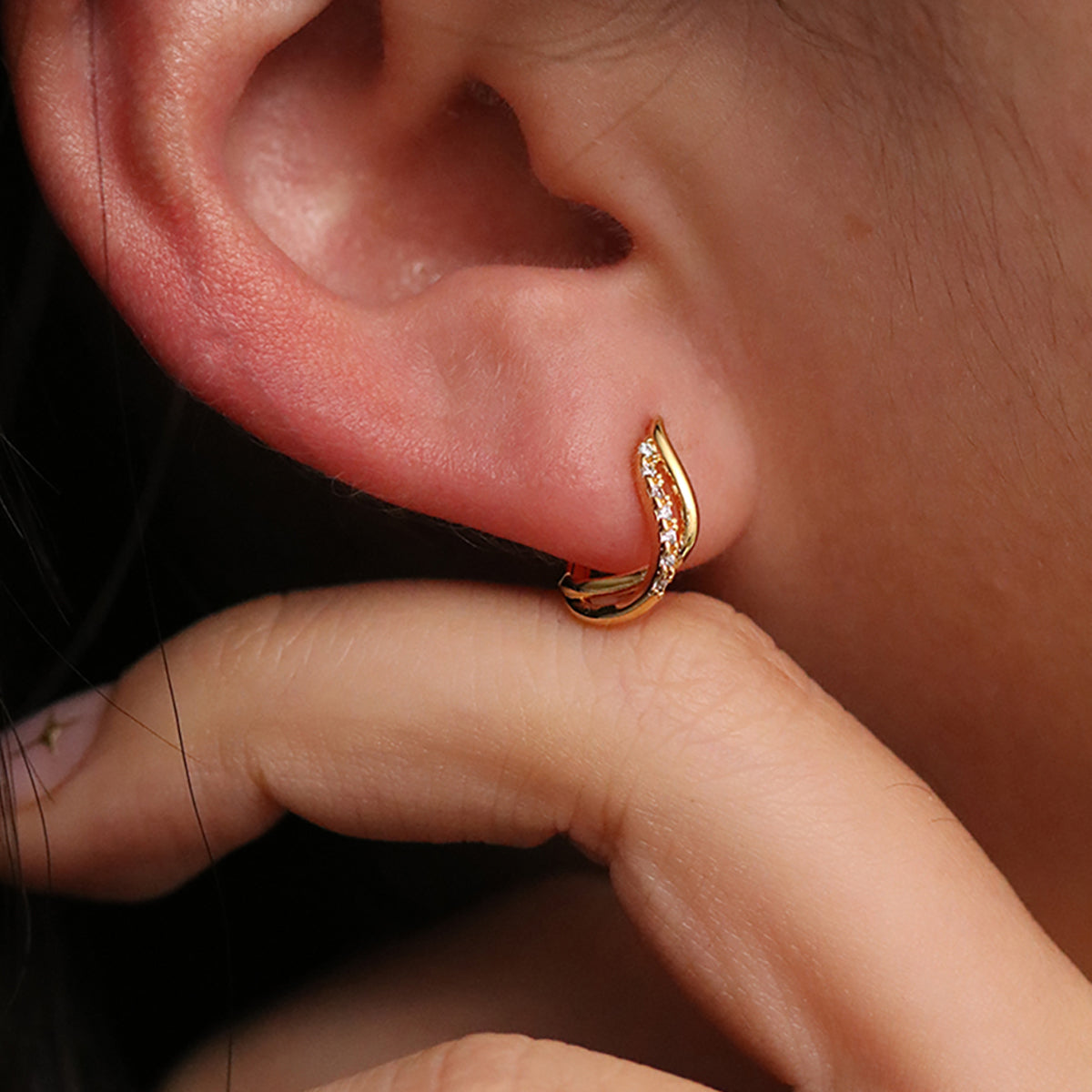 Stylish Sleek Curved Huggie Earrings for Women - Trendy Gold Hoop Earrings for Everyday Wear & Special Occasions