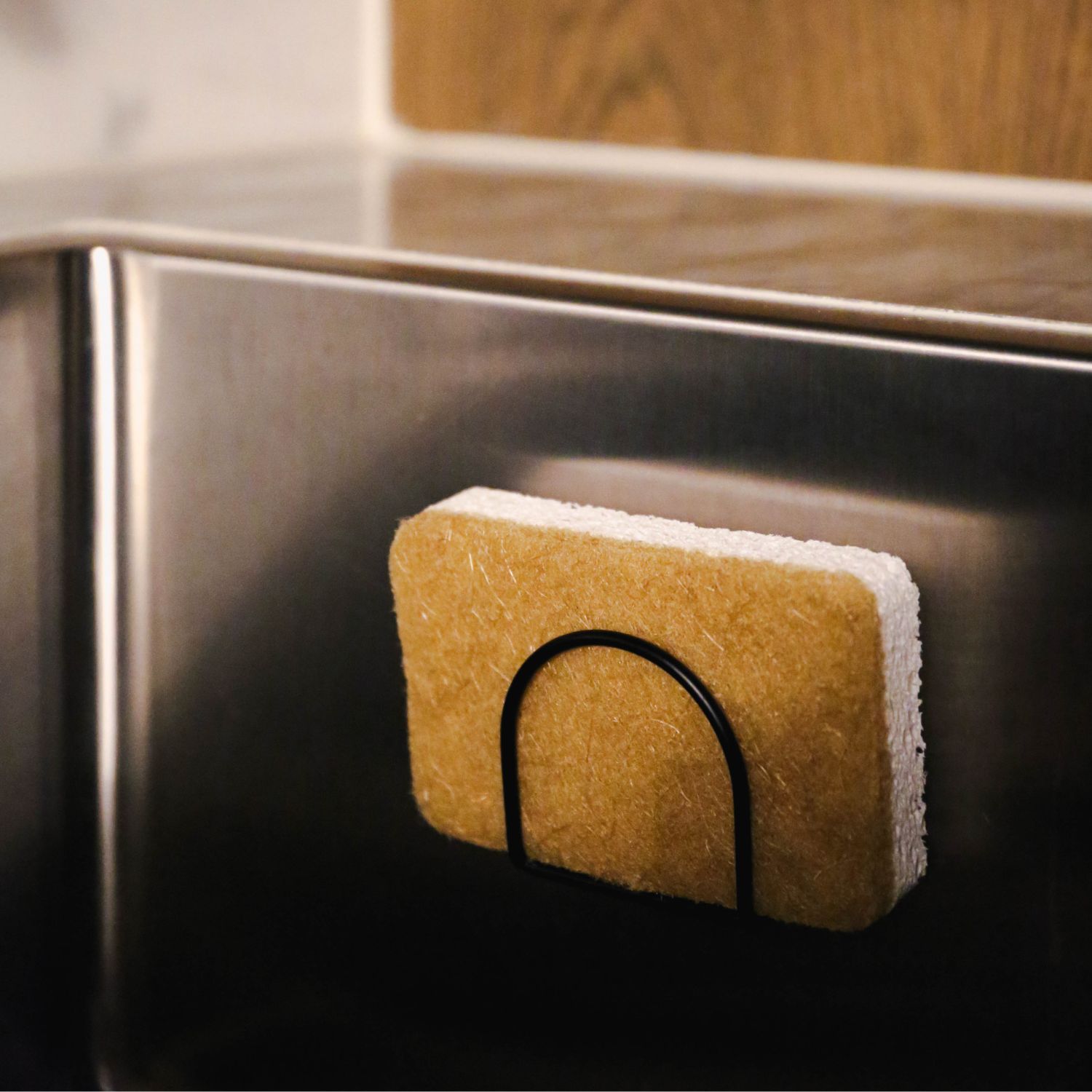 DESIGNSTUFF Sink Sponge Holder - Black, Rustproof & Non-Slip Kitchen Organizer for Dish Sponges & Brushes | Perfect for Kitchen Sink, Countertop, or Bathroom Storage