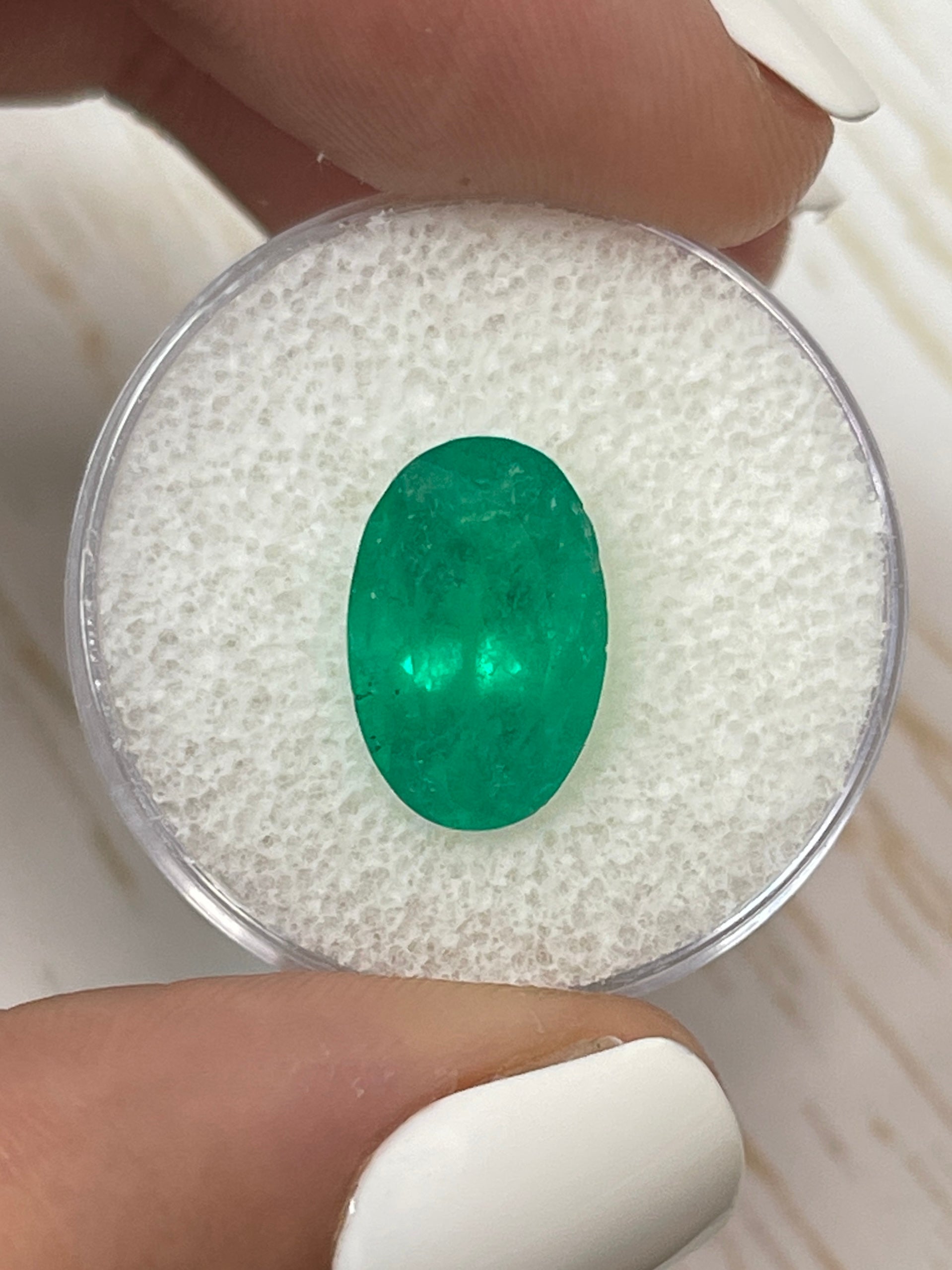 4.52 Carat Natural Colombian Emerald - Elongated Oval Cut Loose Gemstone, Grassy Green Color for Jewelry Making, Engagement Rings & Fine Collections