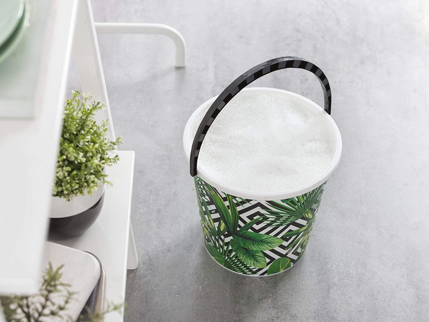 YORK Jungle Print Round Bucket - 10 Liter Lightweight & Durable Laundry & Cleaning Bucket with Stable Base - Multi-Purpose Storage Container for Home, Garden & Camping (Green)