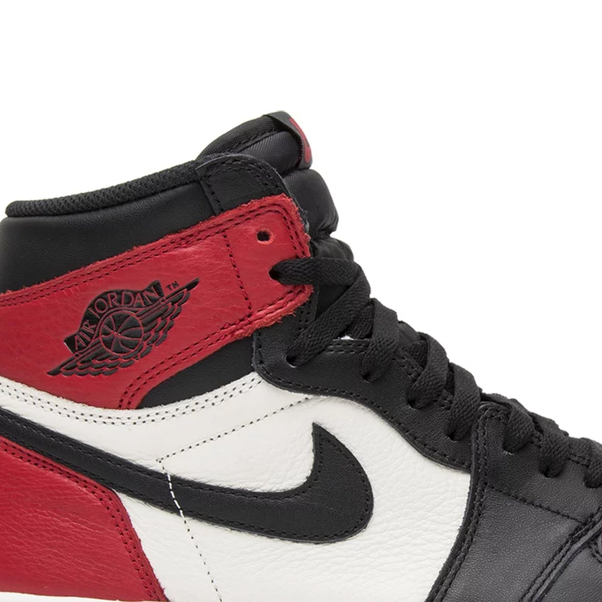Air Jordan 1 High 'Bred Toe' Retro Basketball Shoes (2018) - Men's Sneakers for Streetwear, Sports & Casual Outfits