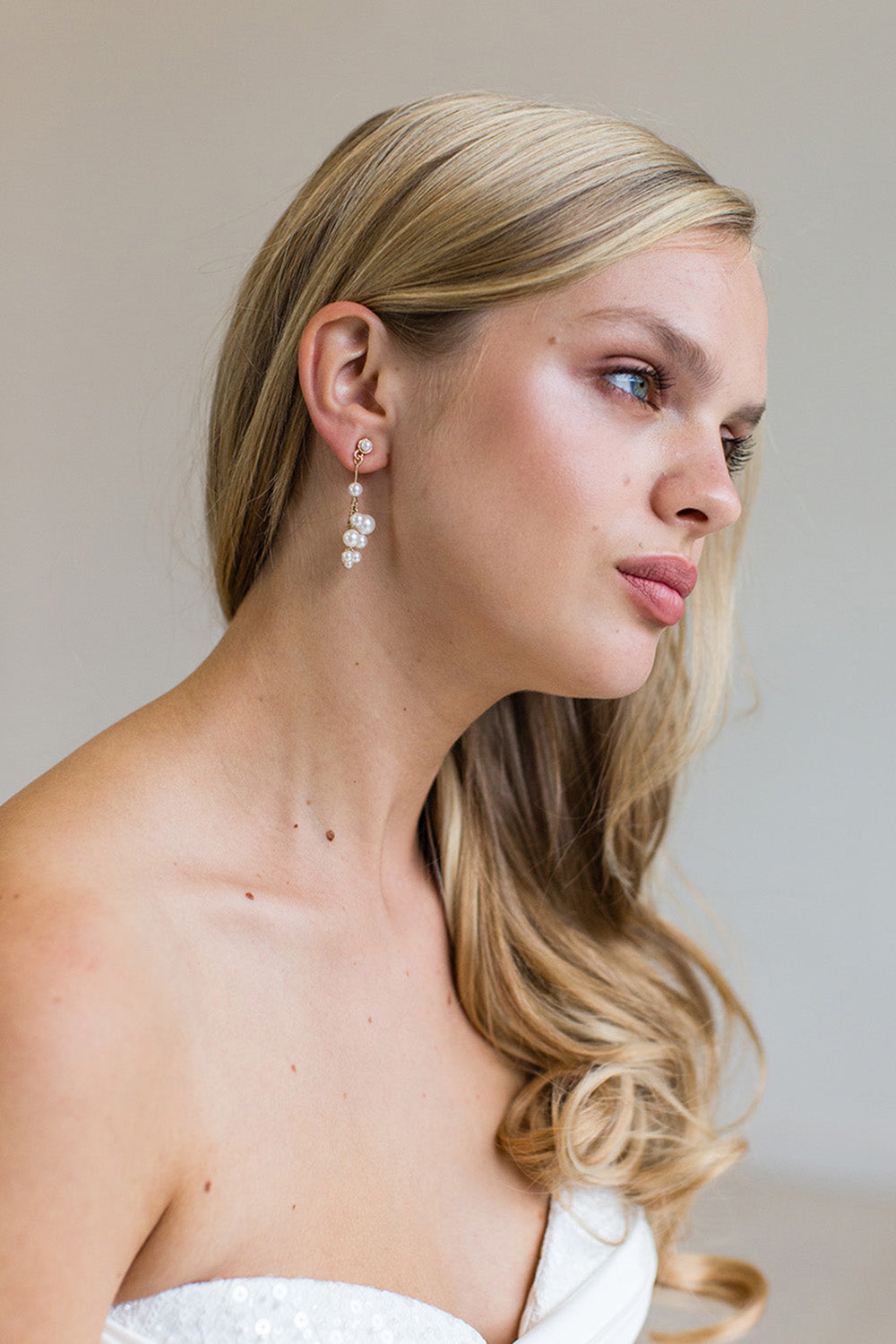 NAPHELE Elegant Dangle Earrings for Women - Hypoallergenic Gold Plated Jewelry - Perfect for Parties, Weddings & Everyday Wear