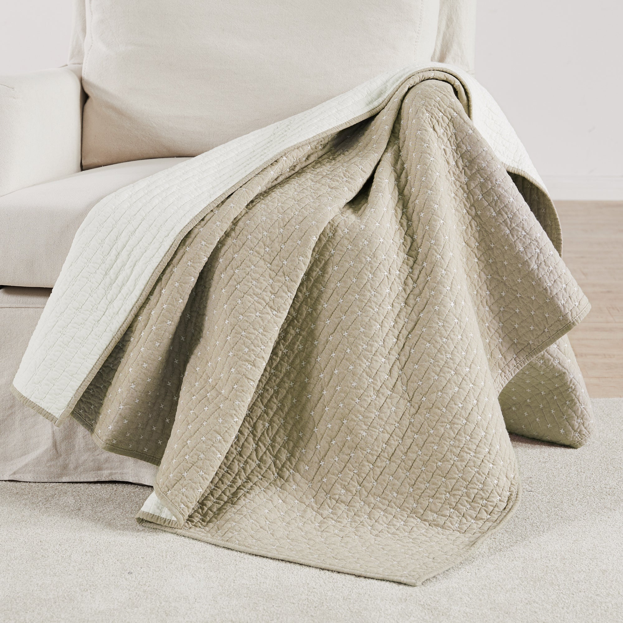 Handmade Cross Stitch Quilted Throw Blanket - Cozy Soft Bedspread for Sofa, Bed & Couch - Perfect for Winter Warmth, Home Decor & Gift Giving