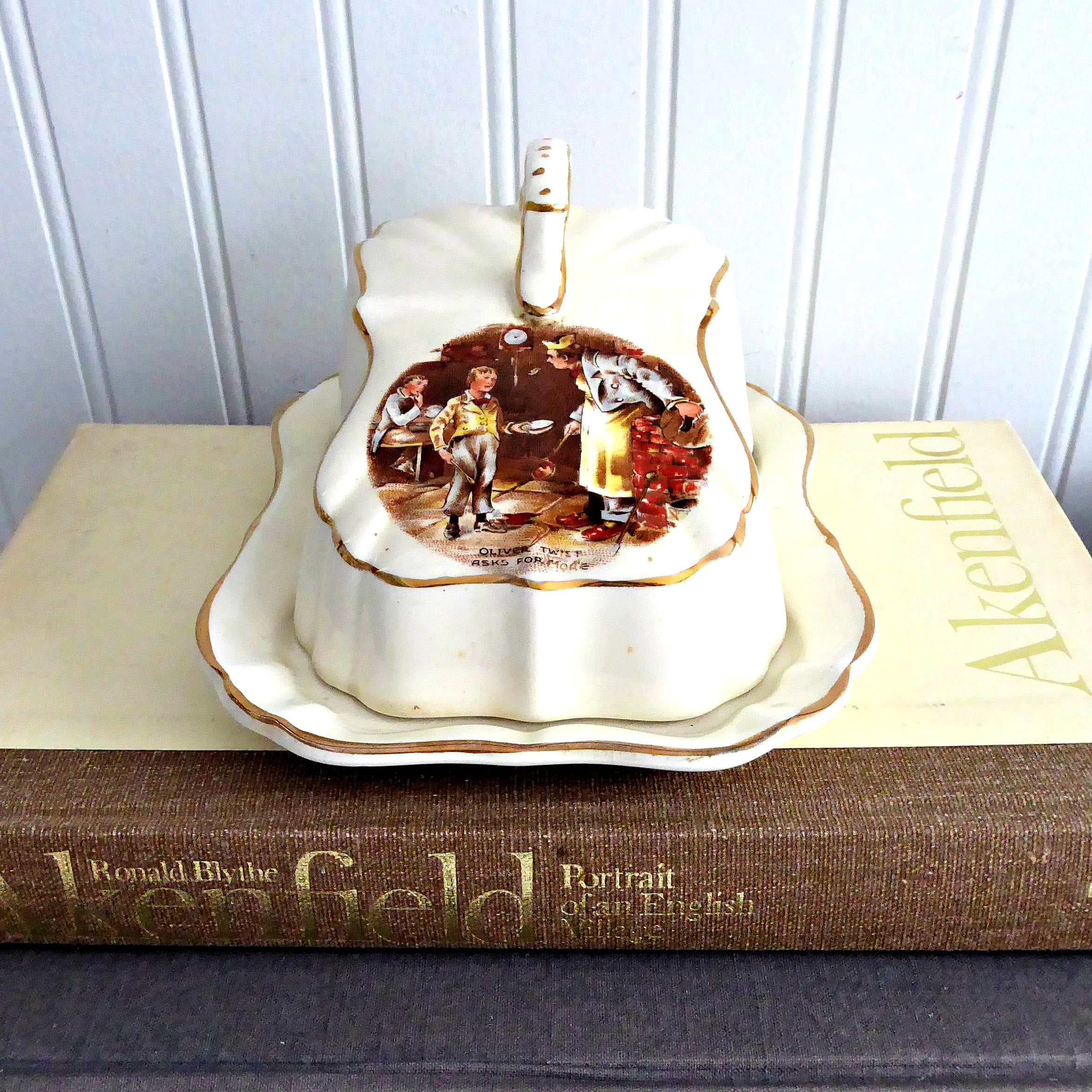 Vintage Dickens Ware Oliver Twist Butter Dish & Cheese Dome Set - 2-Piece Lancaster Collection from 1920s | Perfect for Antique Tableware Display & Cheese Serving