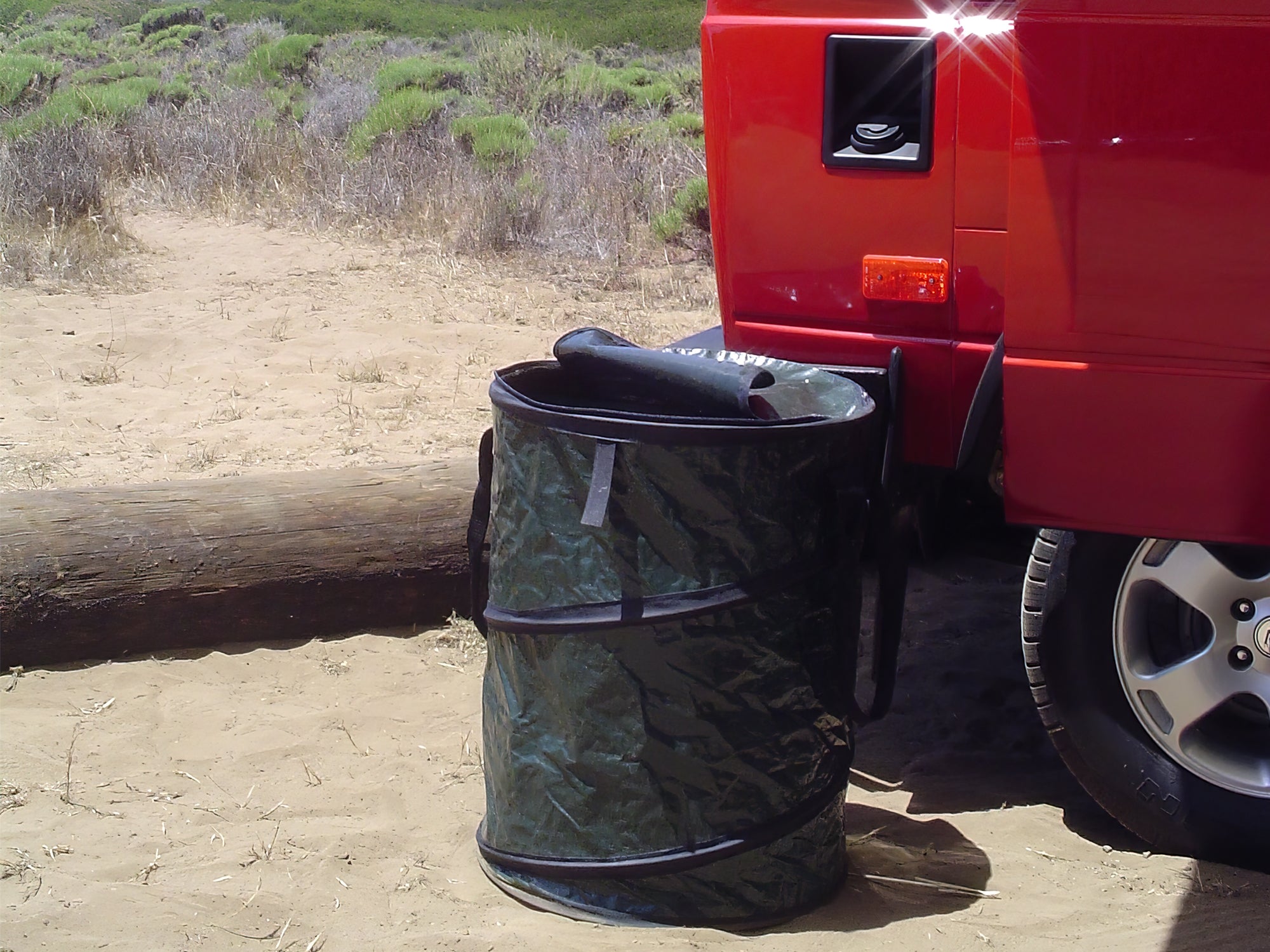 Foldable Collapsible Trash Can with Handle - Portable Waste Bin for Kitchen, Camping, Travel & Outdoor Activities - Space Saving Storage Solution