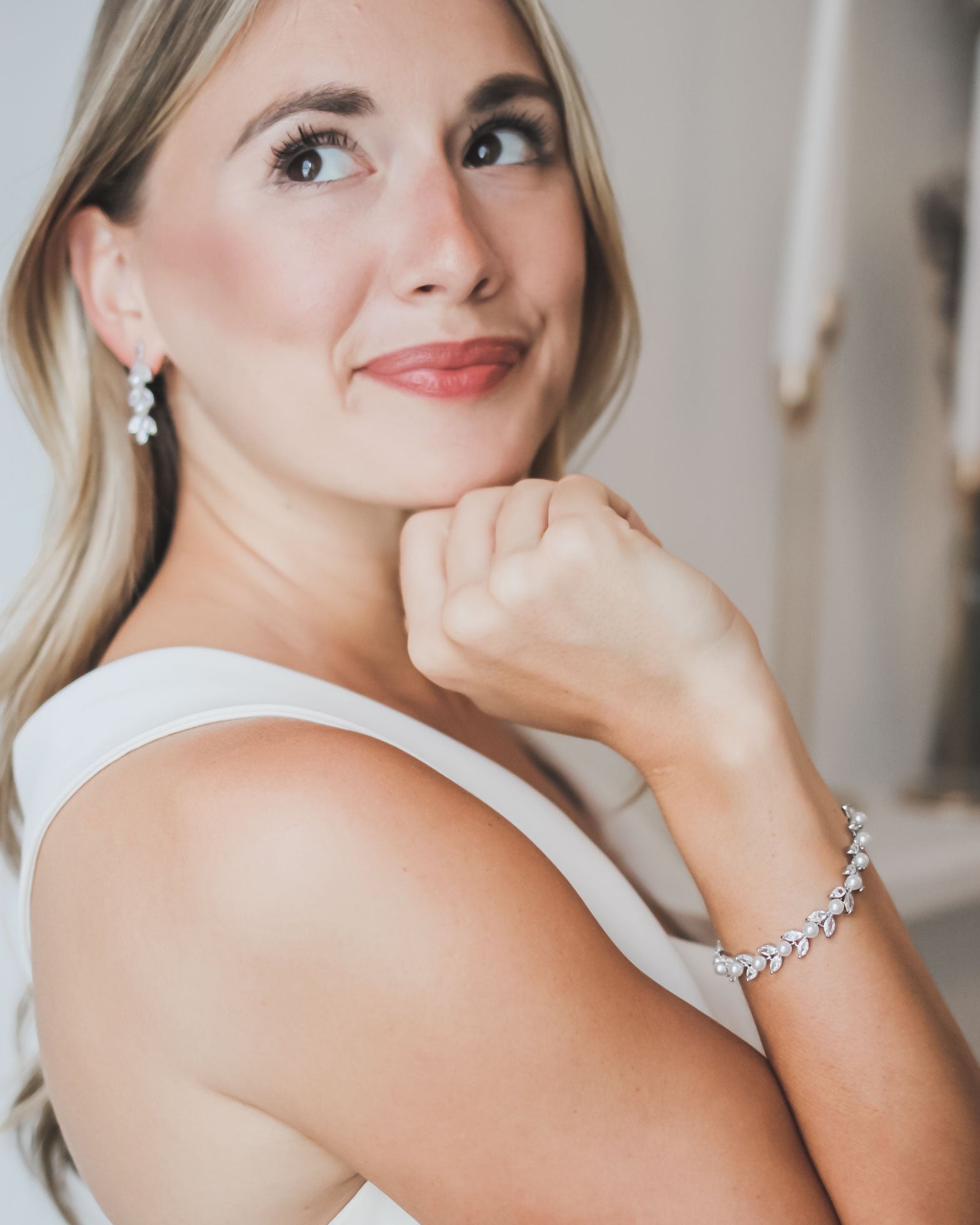 Elegant Sydney Pearl & CZ Crystal Bracelet for Women - Perfect for Weddings, Parties & Special Occasions
