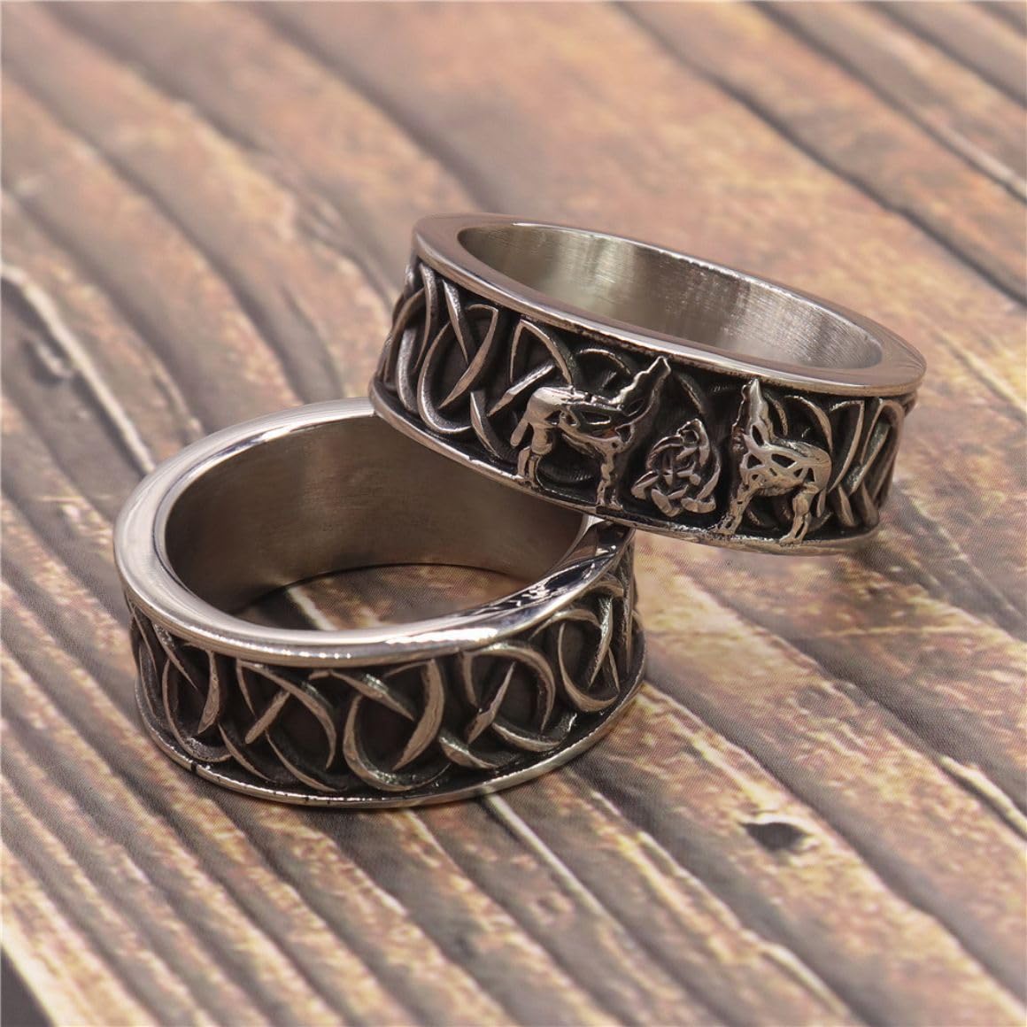 Men's Wolf Ring - Retro Viking Wolf Totem Signet Ring with Cross Line Design, Norse Amulet Jewelry for Punk Style | Perfect for Gifts, Cosplay, and Gothic Fashion Accessories