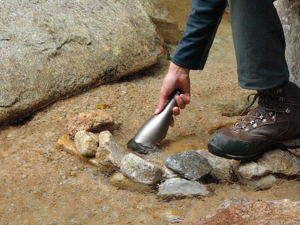 Premium Titanium Sake Bottle - Japanese Style Sake Flask with Leak-Proof Lid - Perfect for Sake Serving, Gift Giving & Outdoor Adventures