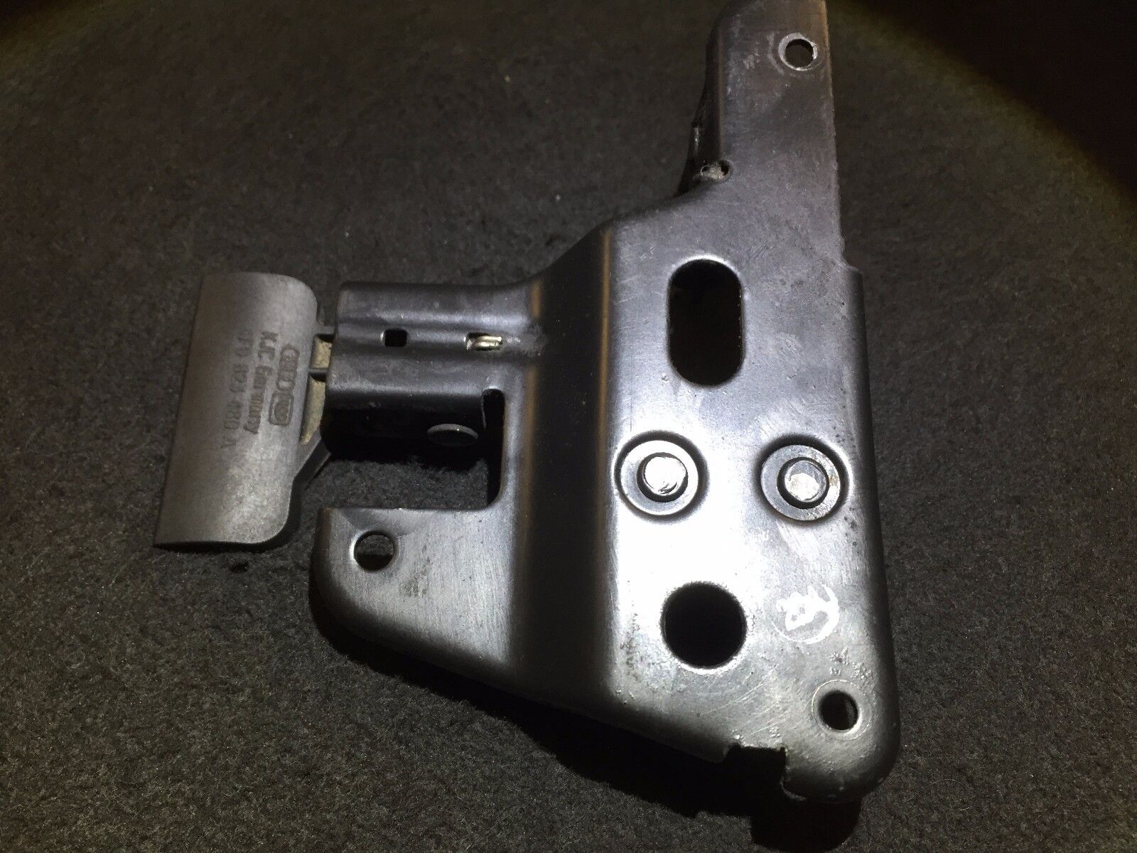 05-08 Audi A6 C6 Hood Safety Catch Lock 4F0823480A OEM Replacement - Perfect for Engine Maintenance & Car Repair