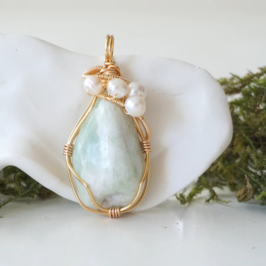Natural Raw Crystal & Pearl Necklace with Gold Plated Pendant - Elegant Boho Jewelry for Women, Perfect for Weddings, Parties & Everyday Wear