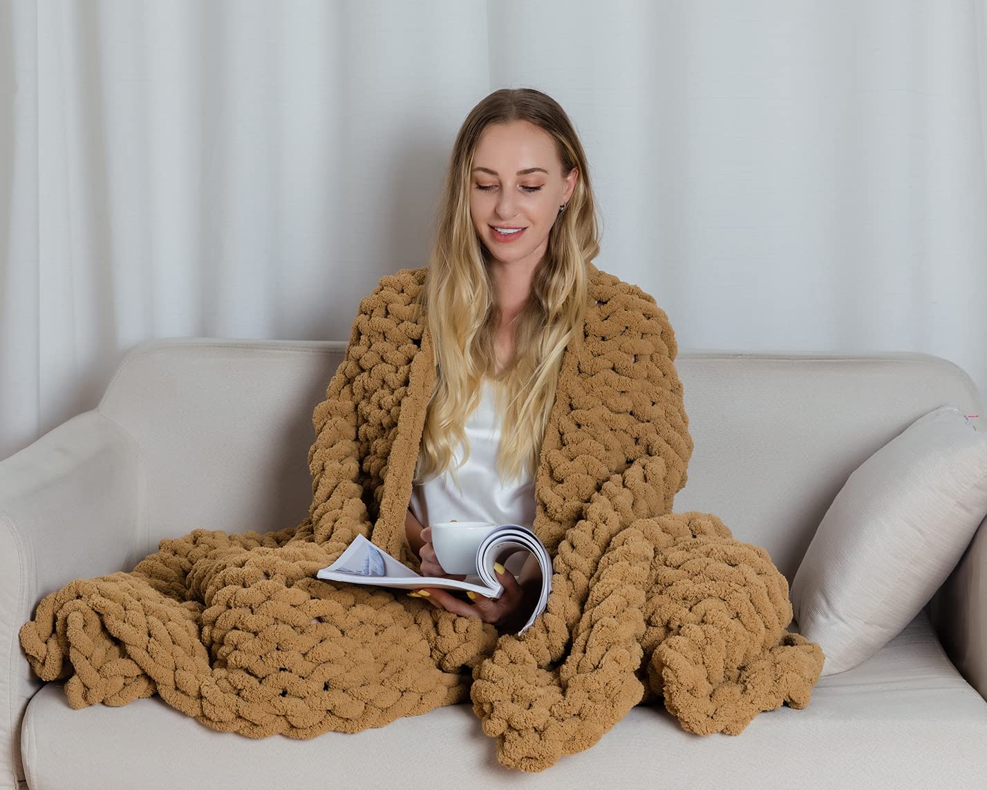 Alzoear Chunky Knit Throw Blanket - Soft Chenille Handmade Cozy Warm Blanket for Sofa, Bed, Couch - Perfect for Living Room, Bedroom Decor - Ultra Plush & Luxurious - Dark Khaki 60x80 Inches - Ideal for Winter Nights, Movie Time & Home Decoration