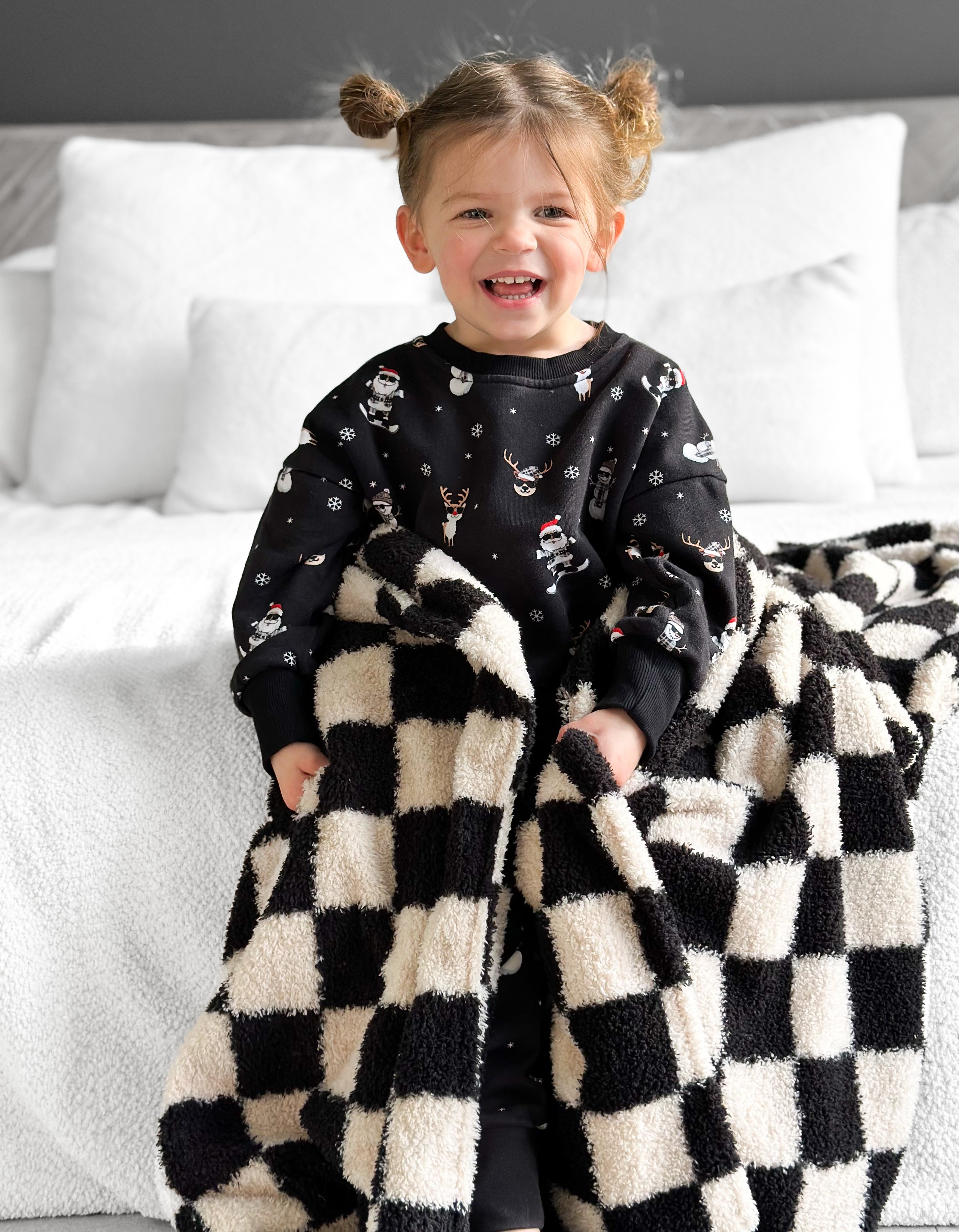 Soft Plush Blanket - Black Check Pattern - Cozy & Warm Fleece Throw for Bed, Couch, and Travel - Perfect for Home Decor, Gifts, and Relaxation