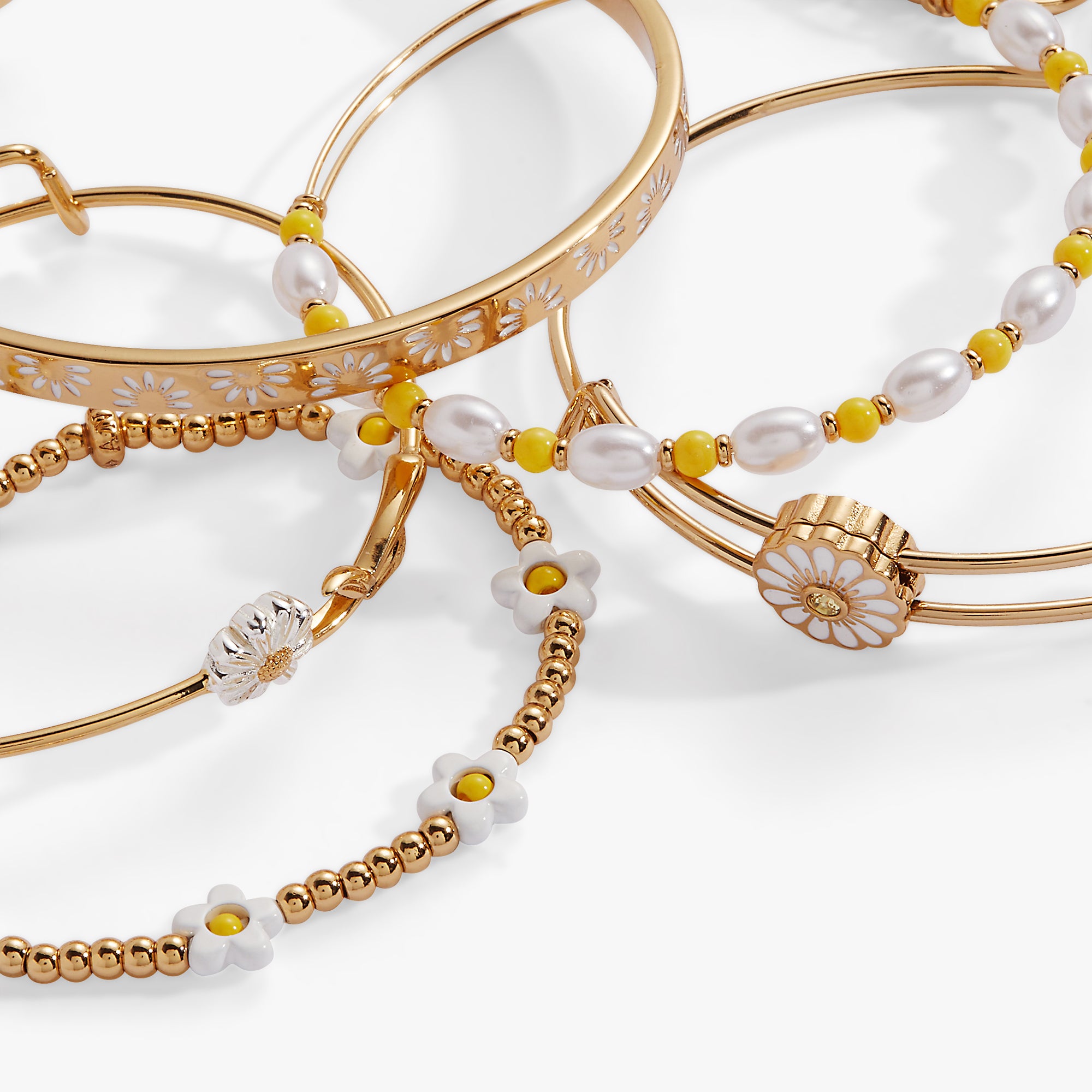 Stylish Daisy Bangle Set of 5 - Trendy Floral Bracelets for Women - Perfect for Summer Outfits, Beach Vacations & Boho Fashion