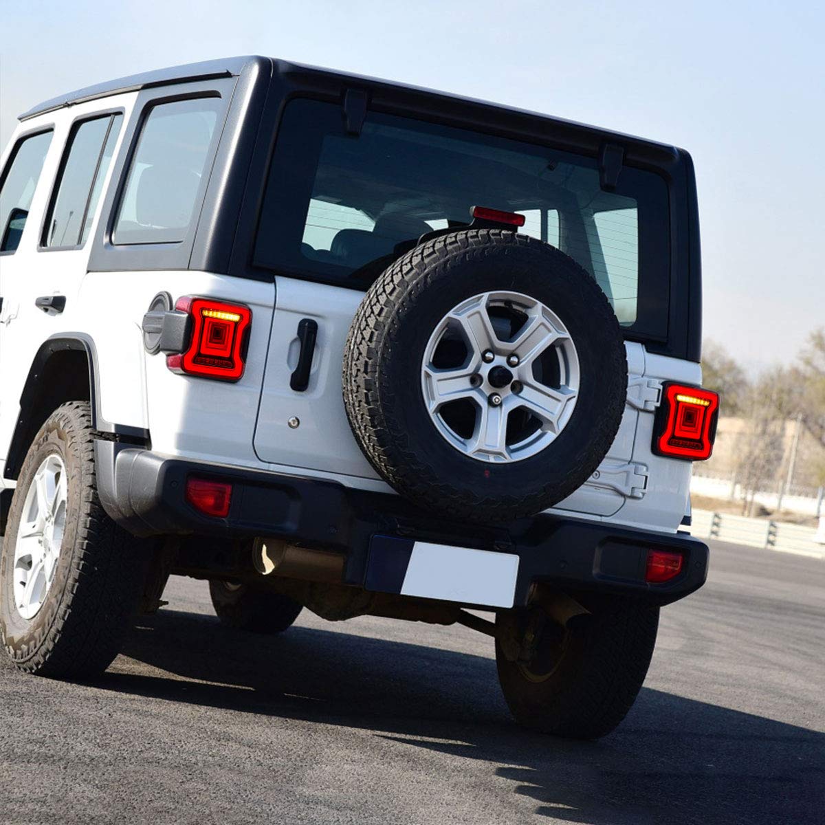 VLAND LED Tail Lights for Jeep Wrangler JL & JLU (2018-2020) - Compatible with Sport, Sahara, Rubicon & Moab Models - Dynamic Animation Red Rear Lamp Assembly with Tunnel Light - Perfect for Off-Roading & Night Driving