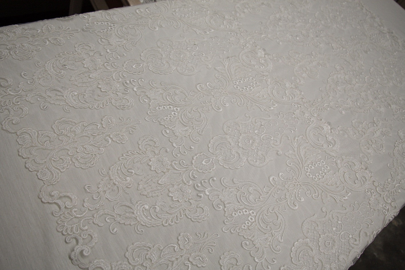 Elegant Casta Ivory Embroidered Tulle Wedding Veil - Perfect for Bridal Gowns, Ceremonies & Special Occasions