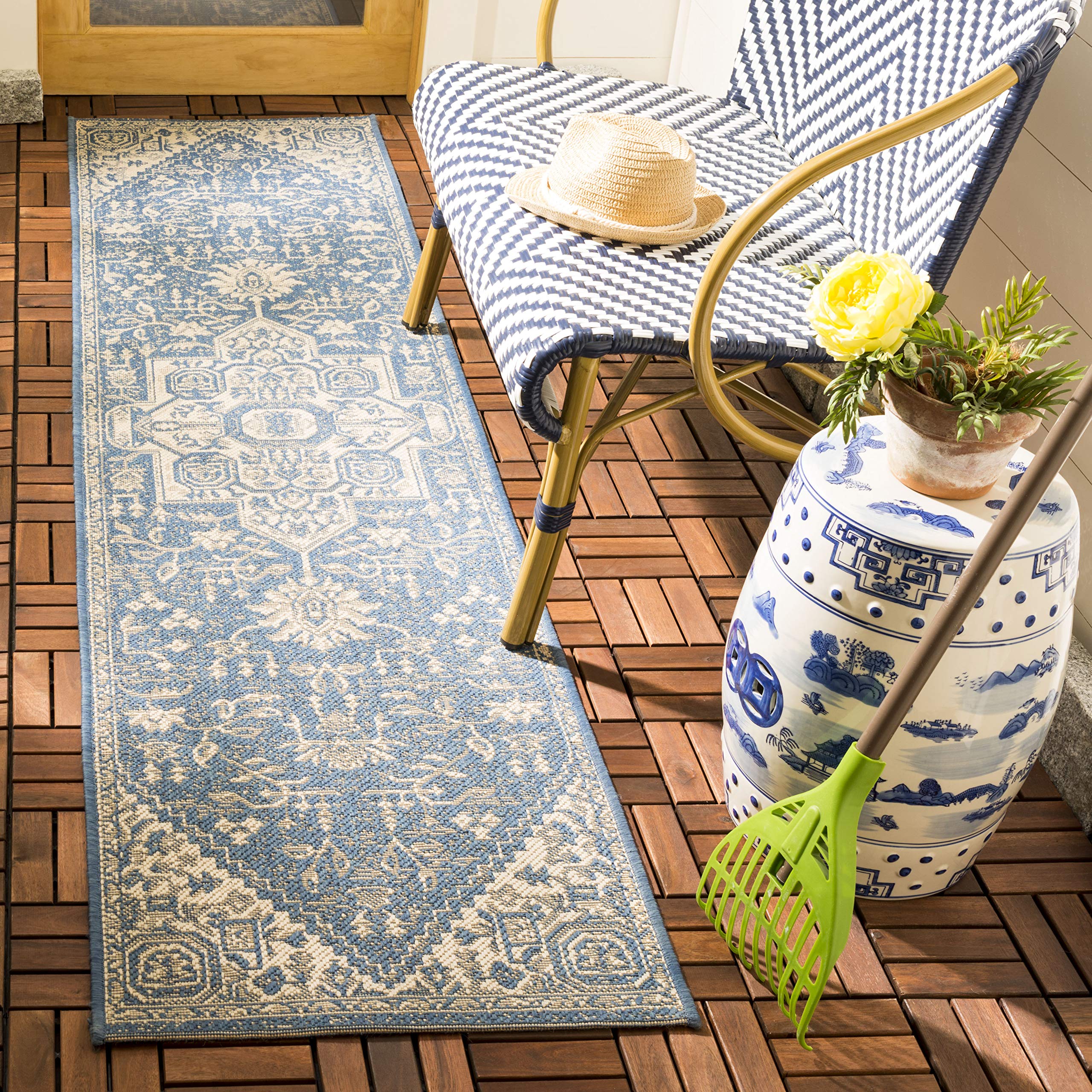 SAFAVIEH Beach House Collection 2'2