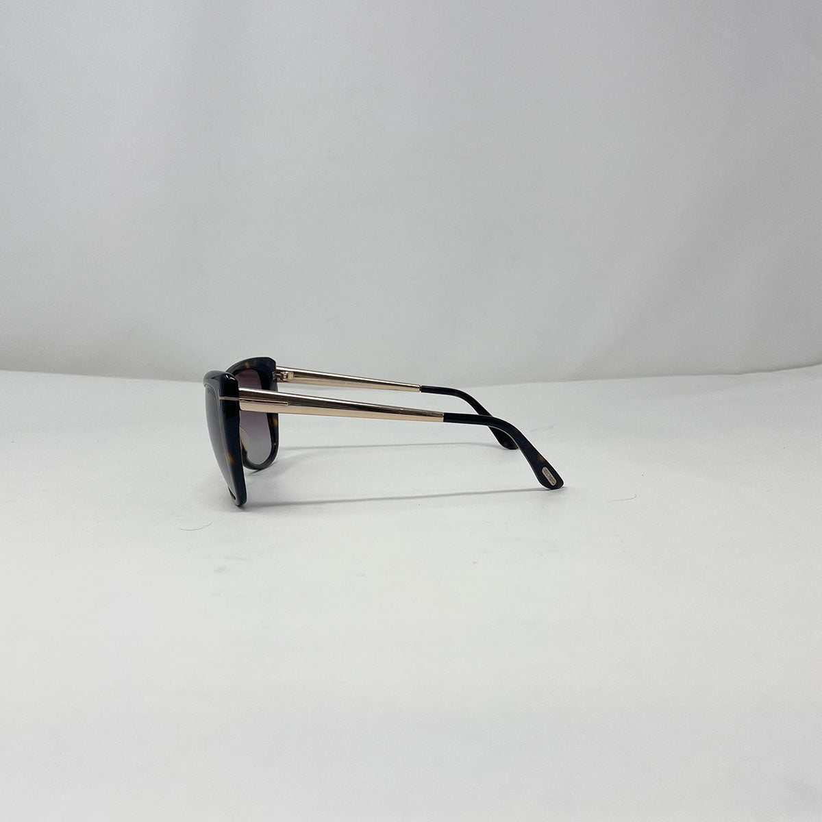 Tom Ford Sunglasses for Women & Men - Luxury Designer Shades with UV Protection - Perfect for Outdoor, Beach, and Driving