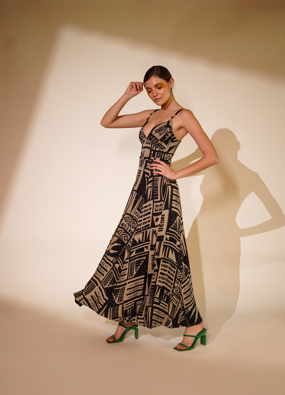 Elegant White Abstract Print Dress for Women - Perfect for Casual Outings, Parties & Summer Vacations