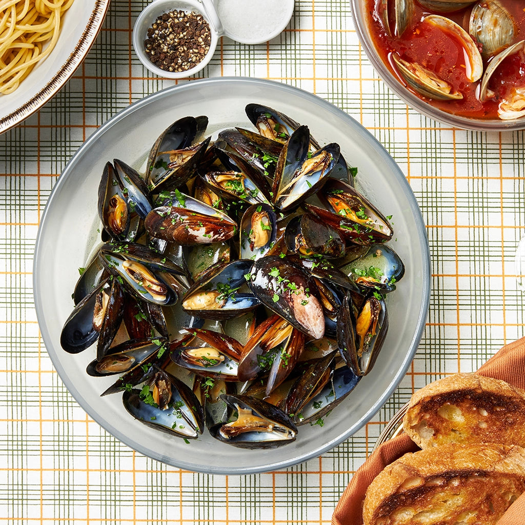 Fresh Mussels in White Wine Garlic Sauce - Premium Seafood for Gourmet Cooking, Dinner Parties & Romantic Meals