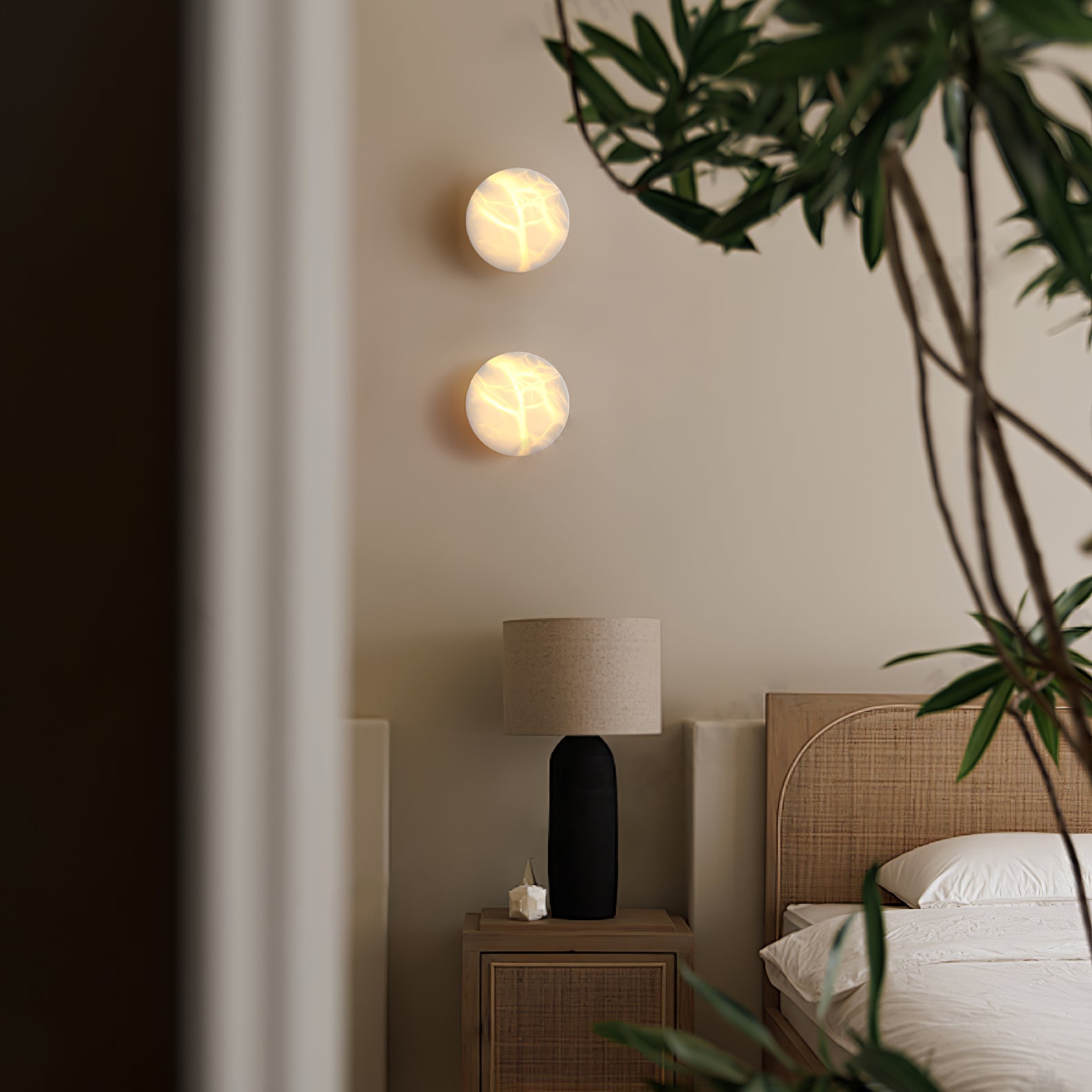 Modern Cylindrical Alabaster Wall Light Fixture - Elegant White Stone Sconce for Bedroom, Living Room & Hallway Lighting