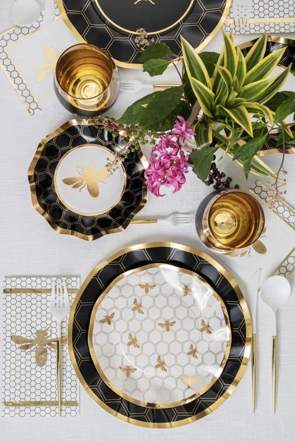 Eco-Friendly Honeybee Wavy Paper Salad Plates - 8 Pack | Biodegradable Party Dinnerware for Picnics, BBQs & Outdoor Events