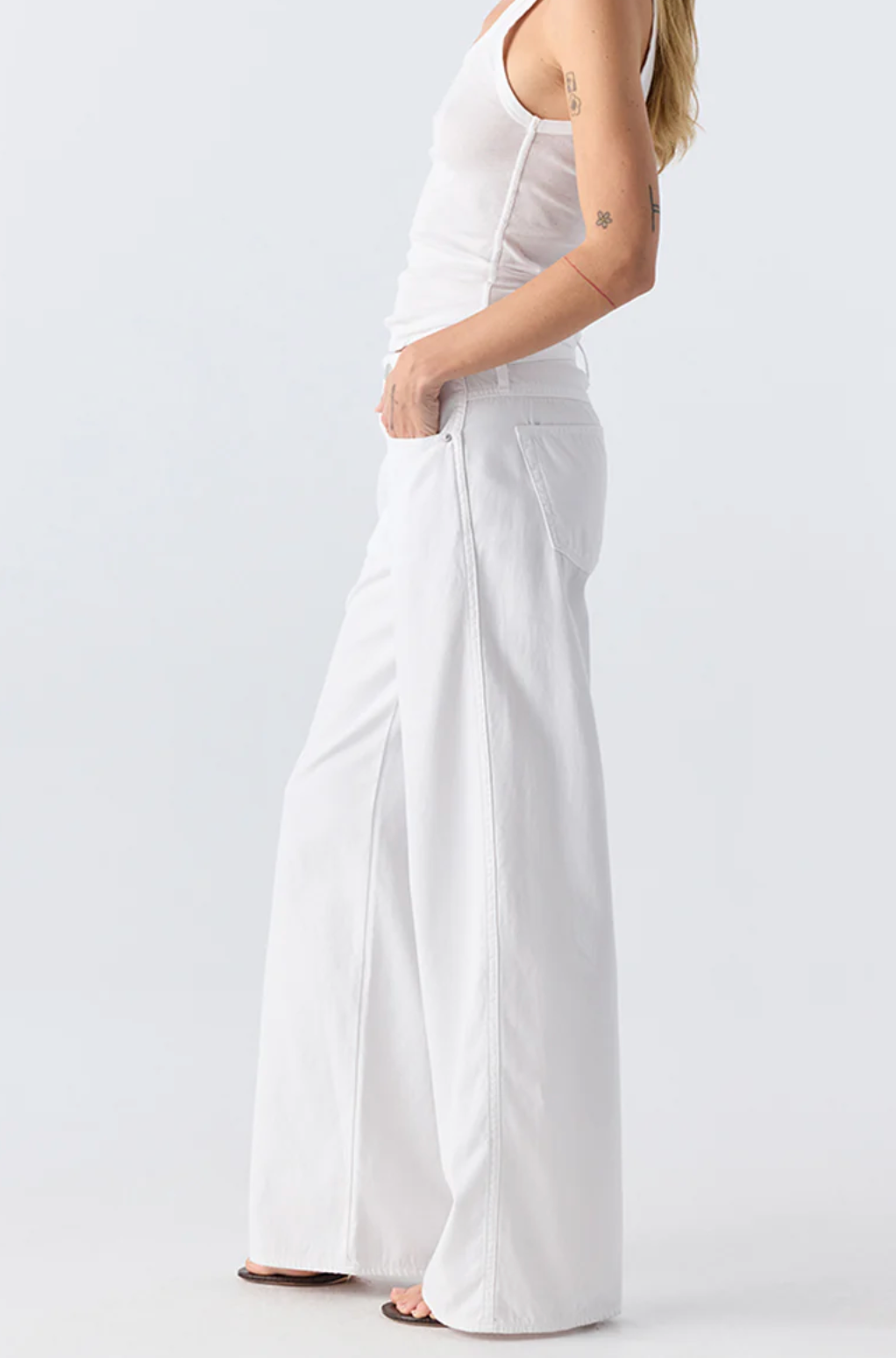 Amo Regina White - Elegant Women's Watch for Everyday Wear & Special Occasions | Perfect Gift for Her