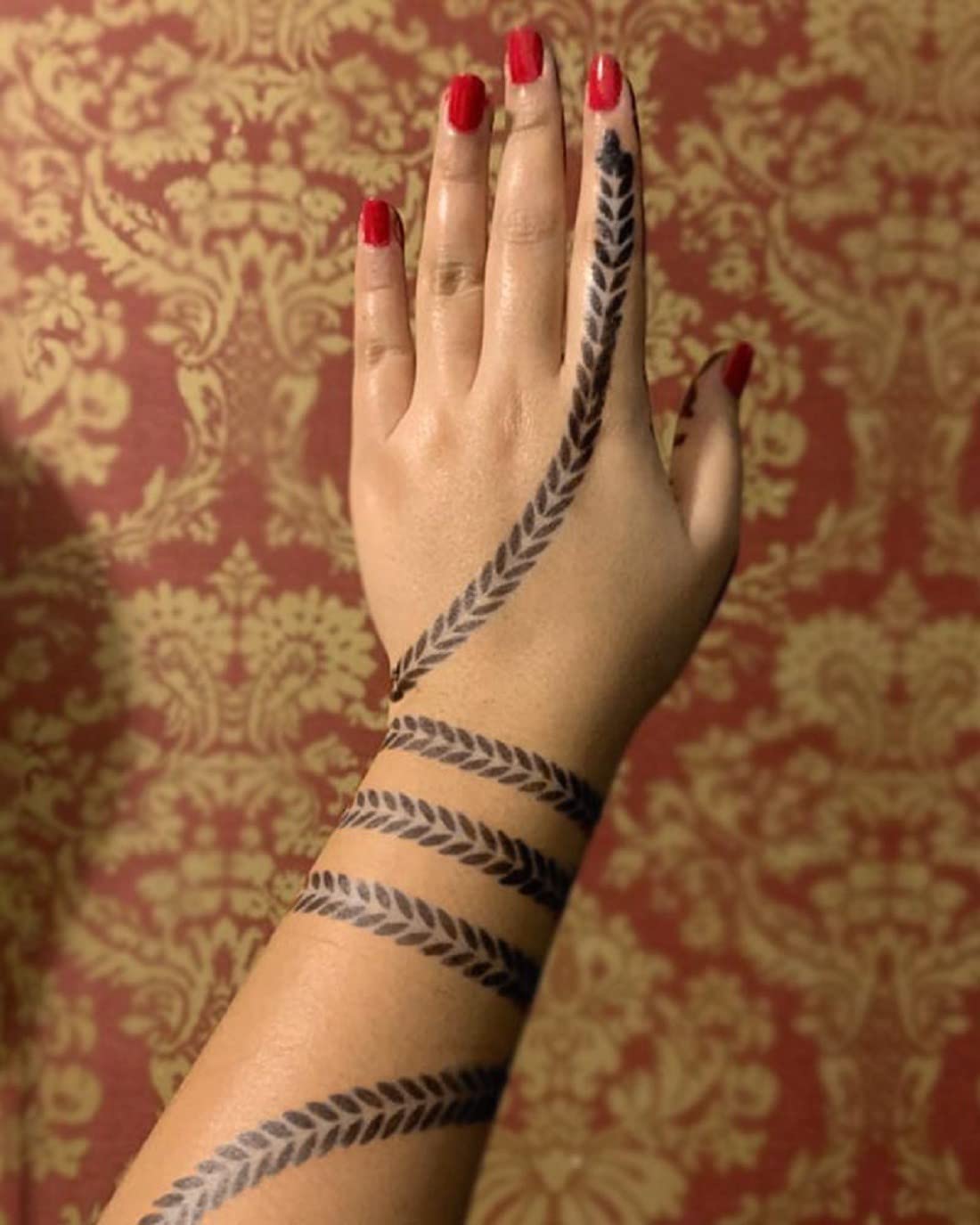 Premium DIY Henna Tattoo Stencil Kit - 2-Piece Set with Beautiful Bracelet Designs for Women & Girls | Perfect for Festivals, Weddings, and Body Art Parties