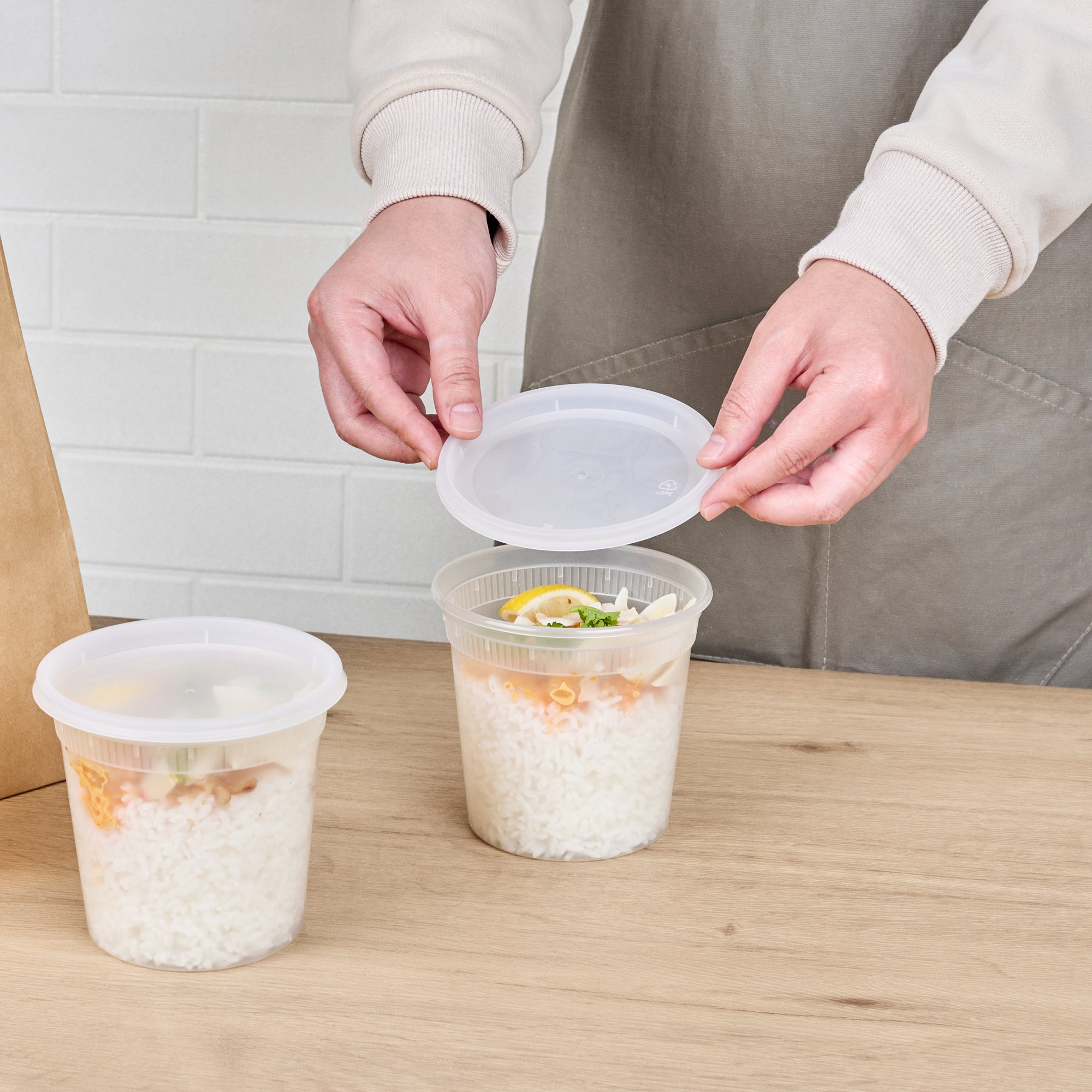 24 oz Round Clear Plastic Soup Containers with Lids - Microwave Safe, 4.5