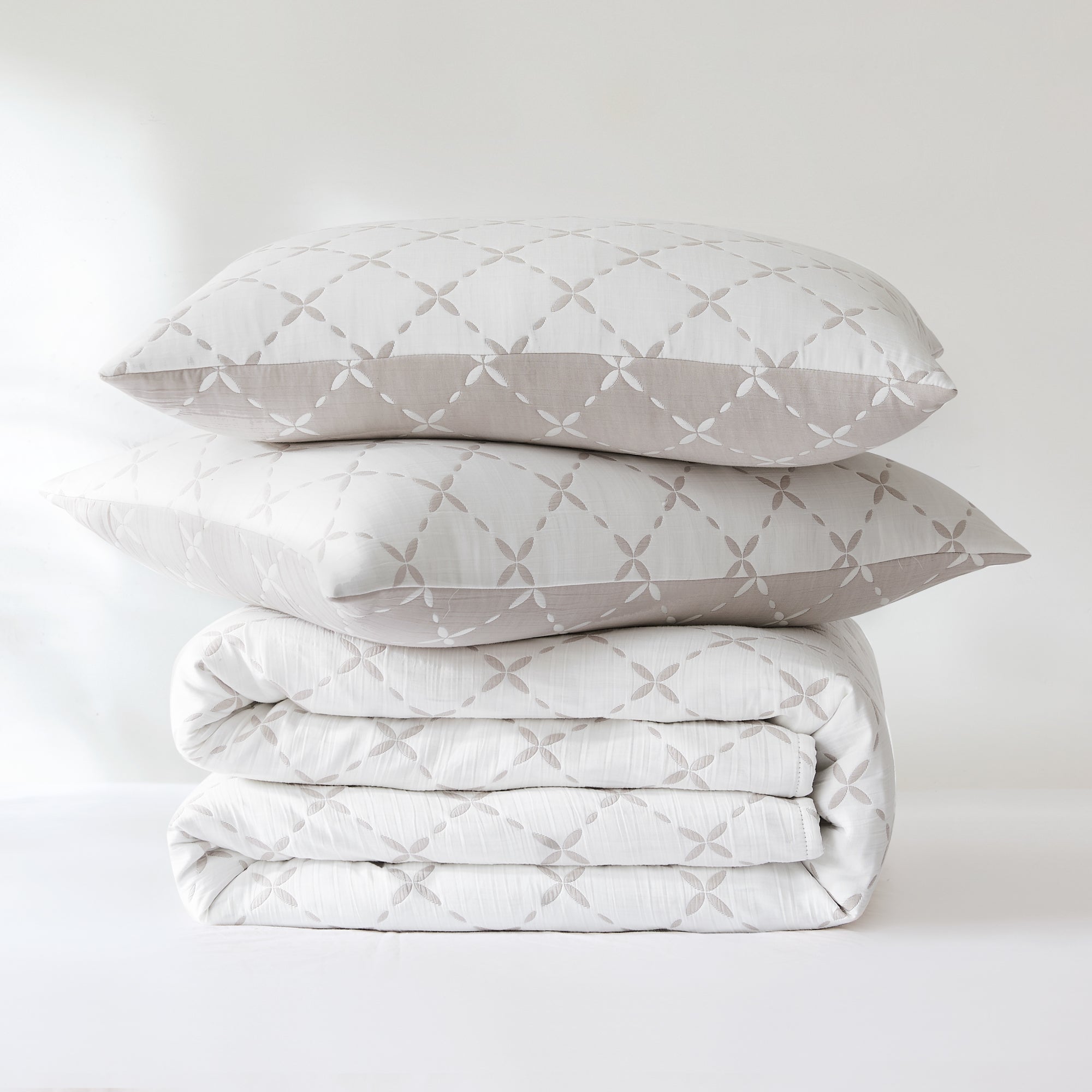 Luxury Diamond Leaf Jacquard Reversible Matelasse Coverlet Set - Queen Size Bedspread for Master Bedroom & Guest Room Decor