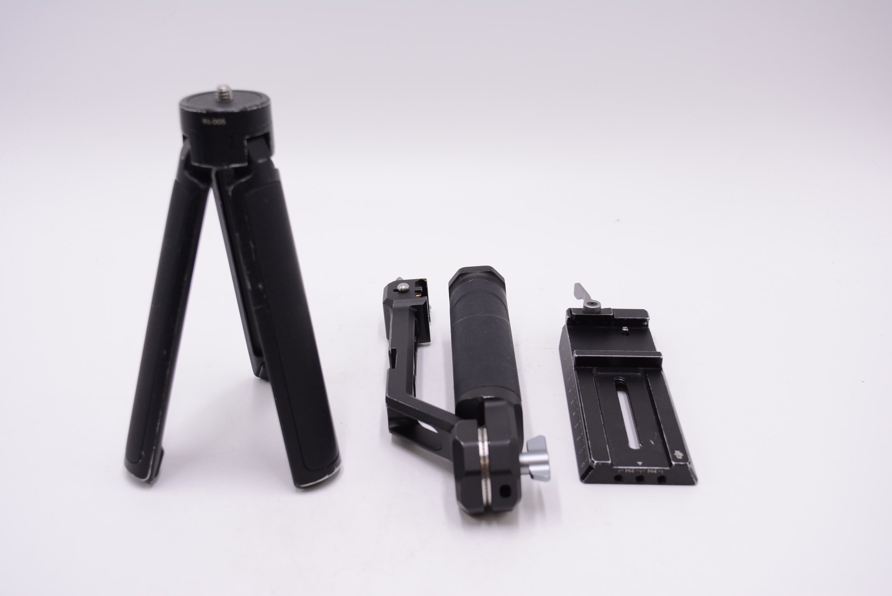DJI RSC 2 Gimbal Stabilizer for Mirrorless Cameras - 3-Axis Handheld Stabilizer with Foldable Design, Quick Release Plate & 2.9