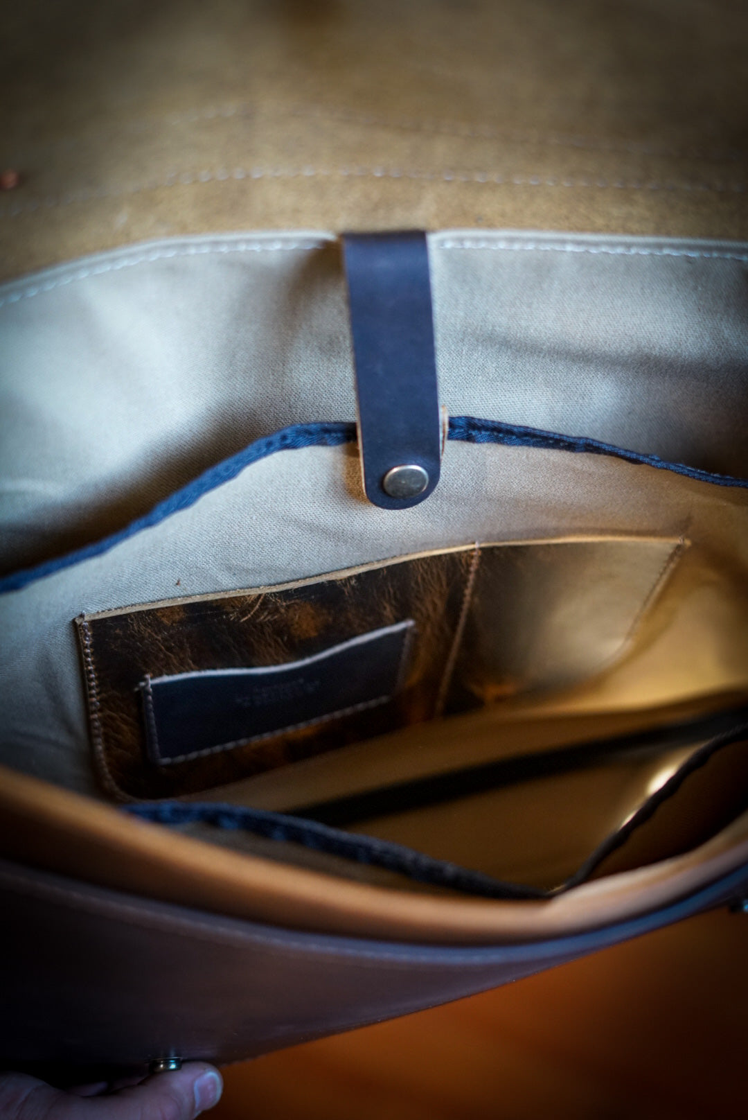 Vintage Two-Tone Messenger Bag - 18