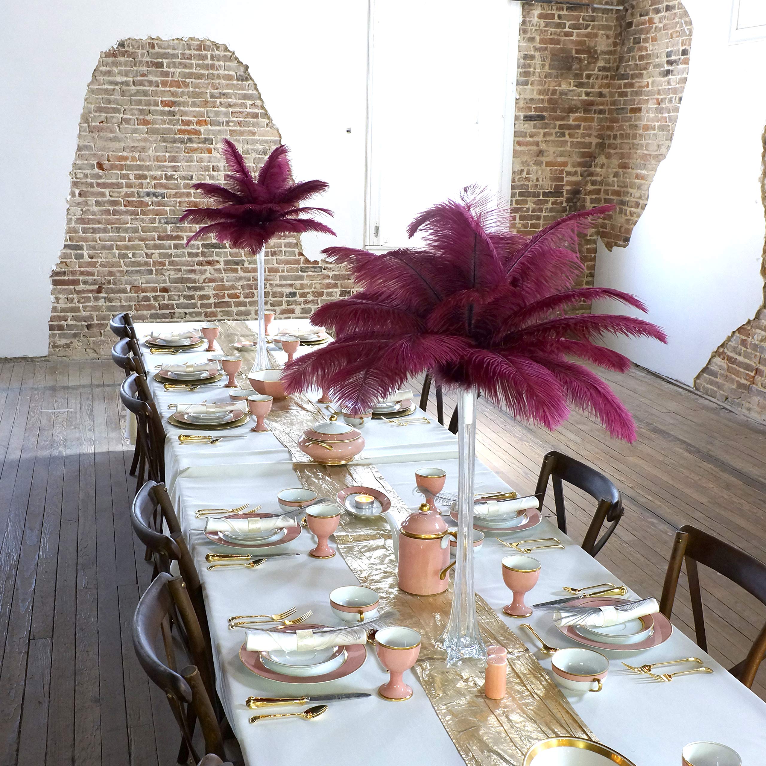 ZUCKER - Eiffel Tower Vase with Ostrich Feathers - Elegant Wedding Centerpiece Decor for Parties, Events & Home - Clear Glass Vase & Burgundy Feather Set - Perfect for Table Decorations, Bridal Showers & Anniversary Celebrations