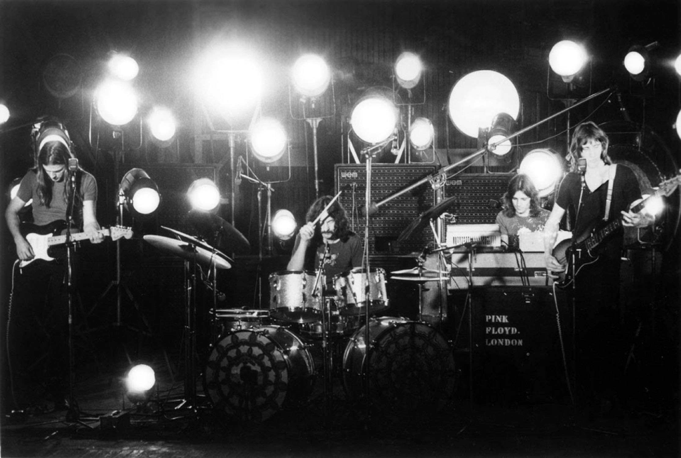 Vintage Pink Floyd Live at Pompeii Concert Poster - Classic Rock Wall Art Decor for Music Lovers & Collectors - Perfect for Bedroom, Living Room, Man Cave & Gift Ideas